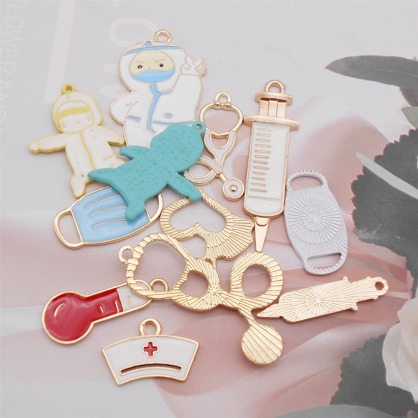 12pcs Quality Plated Doctor Career Series Charm Alloy Stethoscope Thermometer Design Enamel Pendant DIY Jewelry Making Accessory Key Chain Crafts Decor