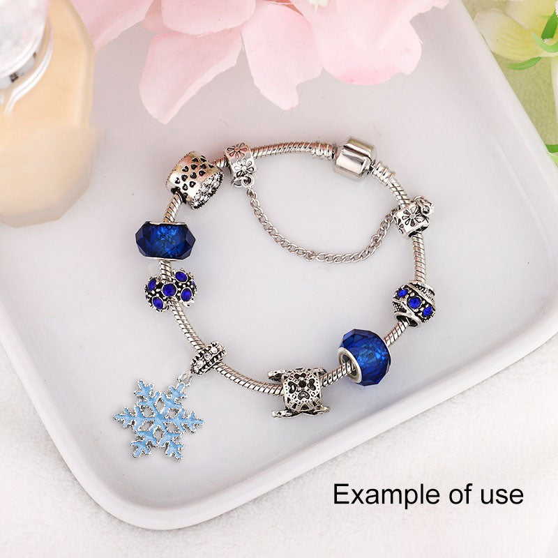 8Pcs Quality Plated Christmas Snowflake Charm Pendant Metal Material Jewelry Accessories for Necklace Bracelet Earrings Making DIY Craft Decor 19x24mm