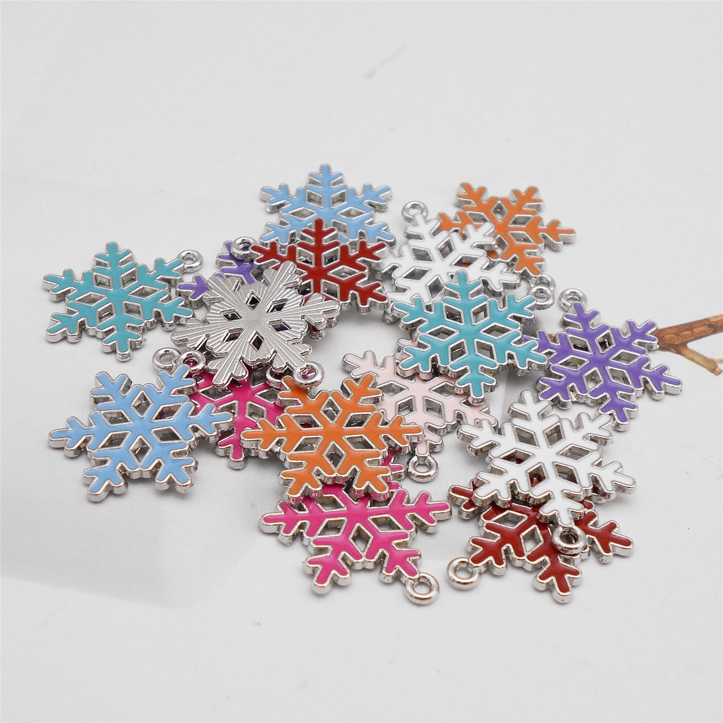 8Pcs Quality Plated Christmas Snowflake Charm Pendant Metal Material Jewelry Accessories for Necklace Bracelet Earrings Making DIY Craft Decor 19x24mm