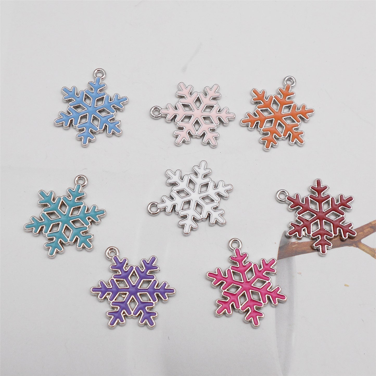 8Pcs Quality Plated Christmas Snowflake Charm Pendant Metal Material Jewelry Accessories for Necklace Bracelet Earrings Making DIY Craft Decor 19x24mm