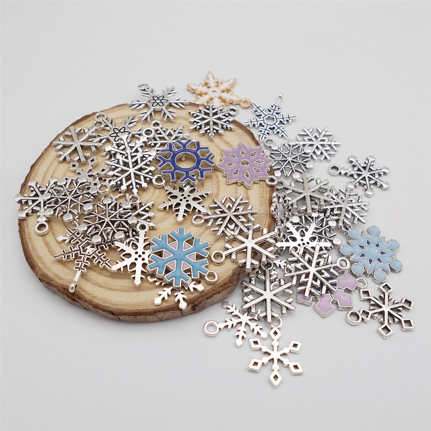 50g One Pack of Retro Silver Snowflake Charm Alloy Enamel Jewelry Pendant for Necklace Bracelet Earrings Making DIY Crafts Decor