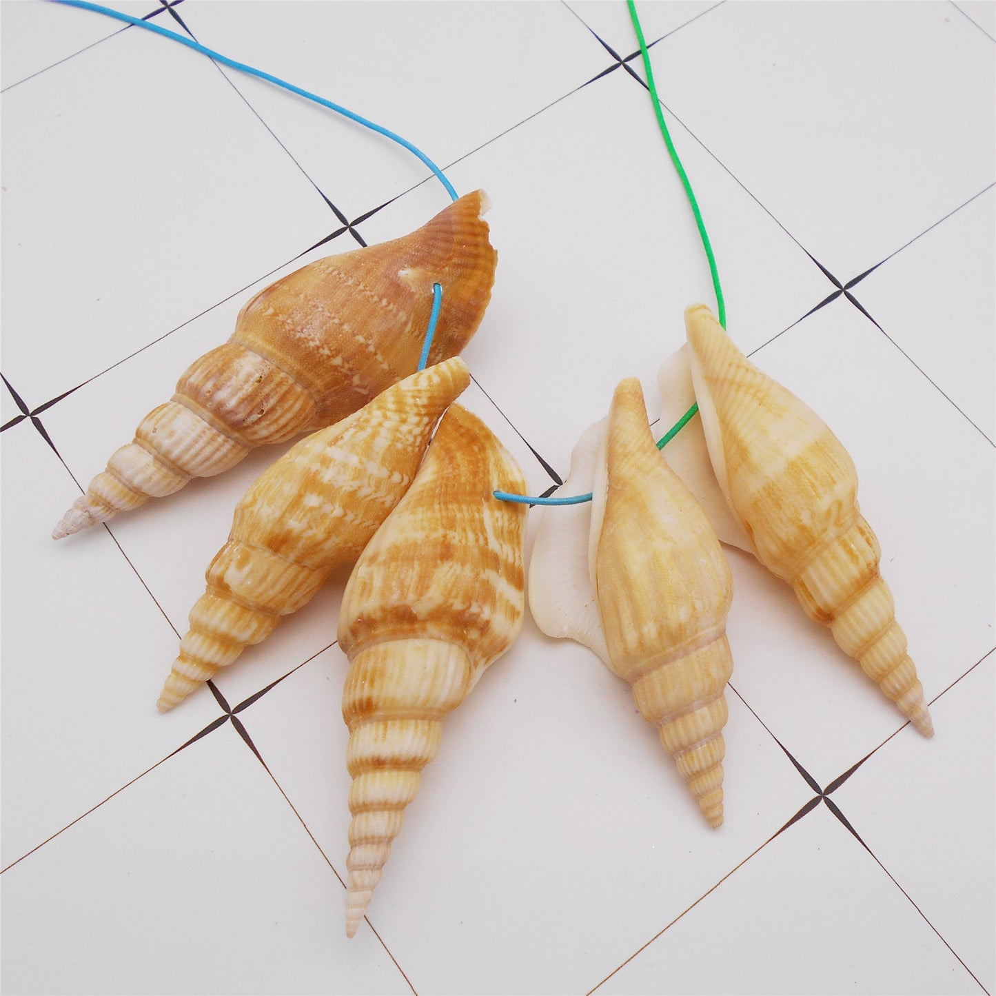 4/10Pcs Natural Scallop Conch Shell with Hole Beach Sea Sell Bead for DIY Jewelry Making Accessory, Fish Tank Aquarium Home Decor