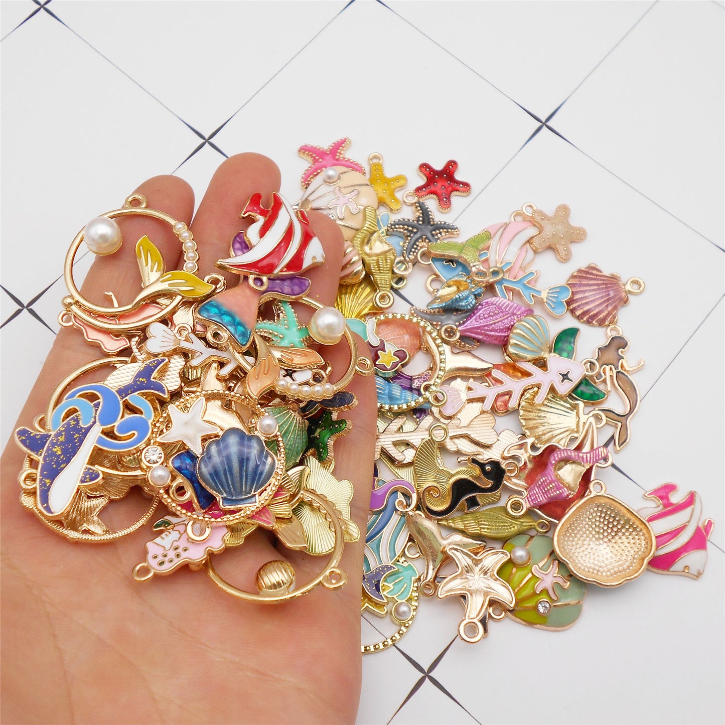 50Pcs Mixed Enamel Marine Life Charm Alloy Conch Starfish Fish Pendant DIY Jewelry Accessory for Necklace Bracelet Earring Making Craft Supplies Keychain Dangle Decor