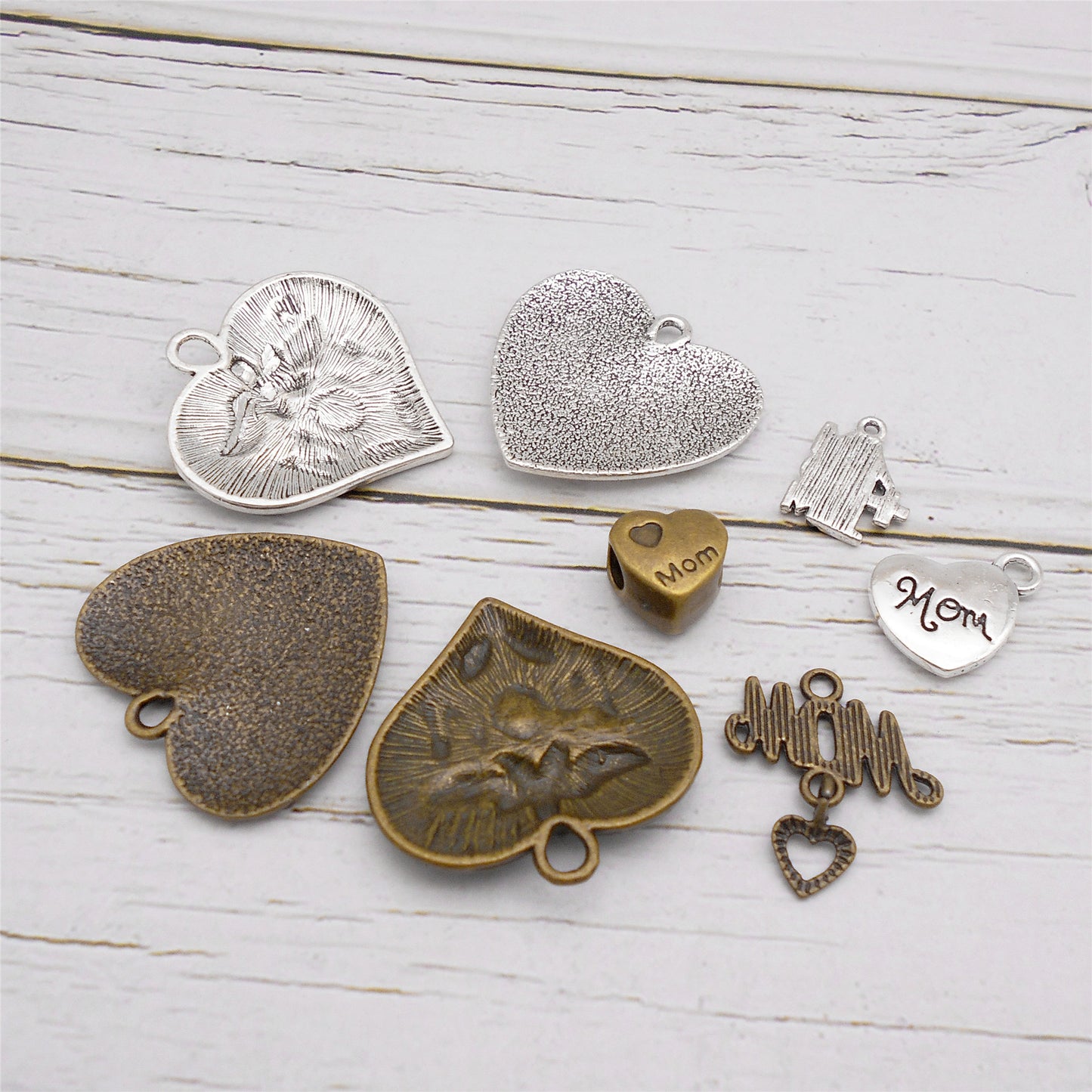 8Pcs Metal Heart Charm with Mom Letter Decor, Mother's Day Pendant for Jewelry Necklace Earrings Making DIY Crafts Supplies Keychain Dangle Decor