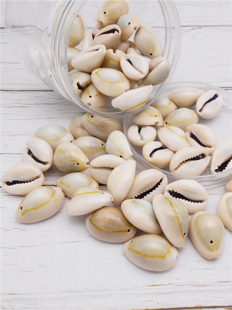 110g One Jar of Gold-ringer Cowrie with Hole, High-Gloss Sea Shell Natural Beach Shell for DIY Phone Case Phone Chain Jewelry Crafts Supplies, Beach Wedding Decor, Fish Tank & Aquarium Decoration