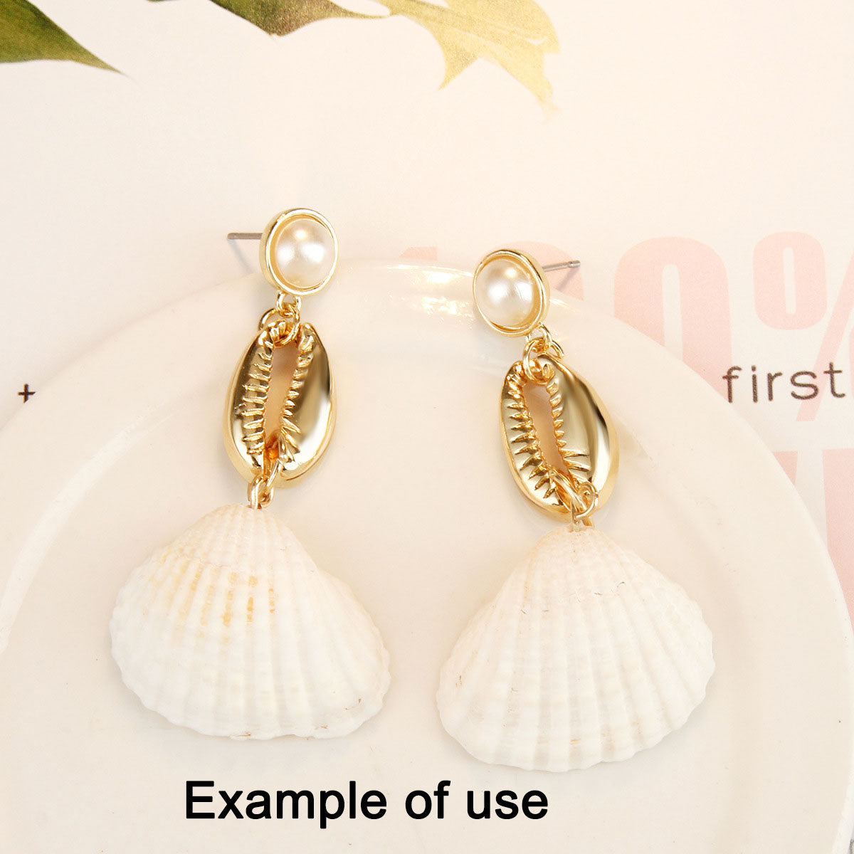 80g One Jar of Drilled Scallop Shell Sea Shell with Hole White for Craft DIY Jewelry Necklace Earring Bracelet Making Home Decoration Phone Frame Candle Making 2-2.5cm