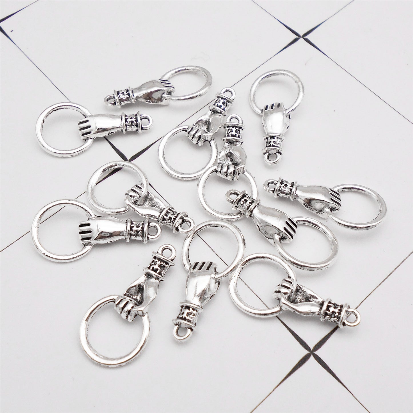 10Pcs Retro Silver Hand-Holding-Hoop Charms 27x13mm Metal Pendant for Jewelry Making DIY Crafts Necklace Bracelet Decor