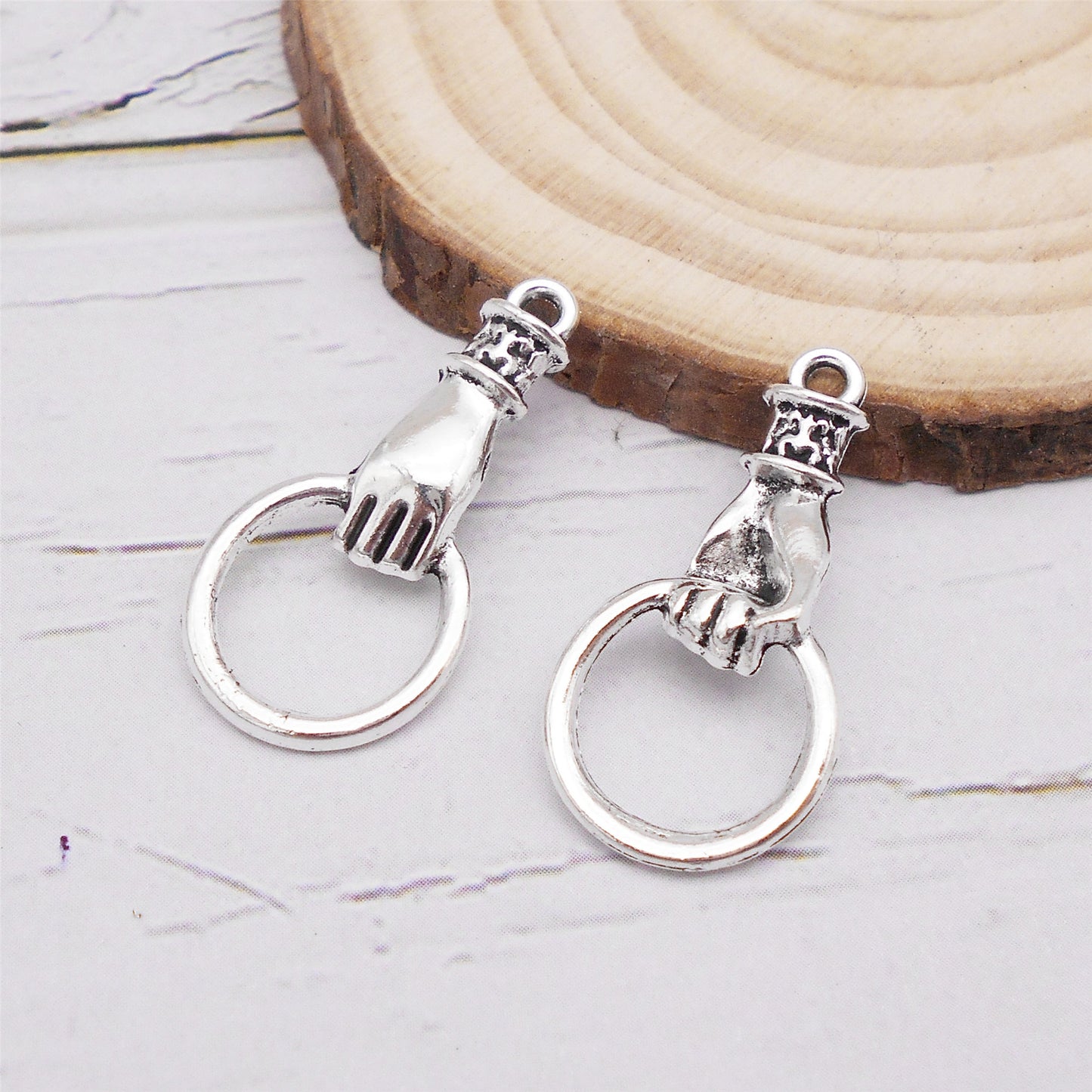 10Pcs Retro Silver Hand-Holding-Hoop Charms 27x13mm Metal Pendant for Jewelry Making DIY Crafts Necklace Bracelet Decor