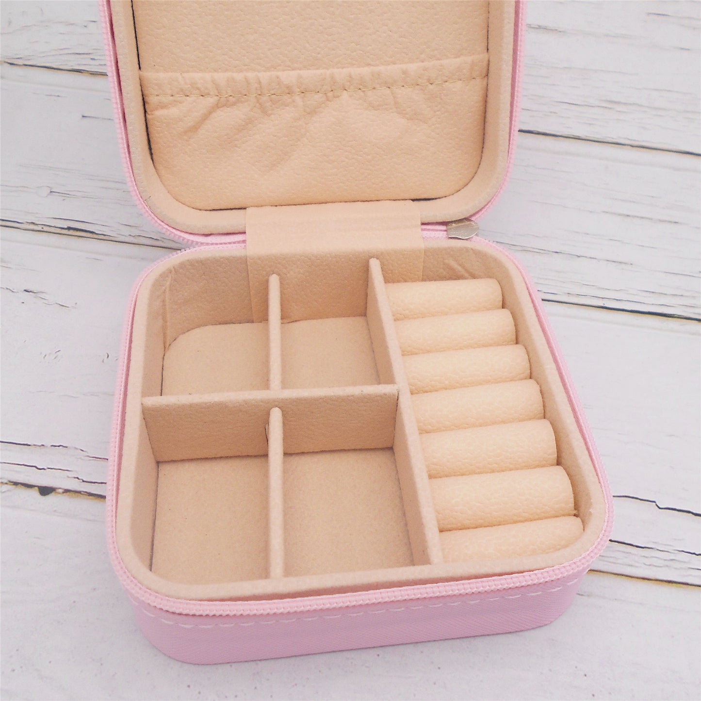 1 Piece Single Layer Jewelry Box Ladies Travel Jewelry Case Earrings Rings Organizer Box with Compartments Classic Portable Storage Box