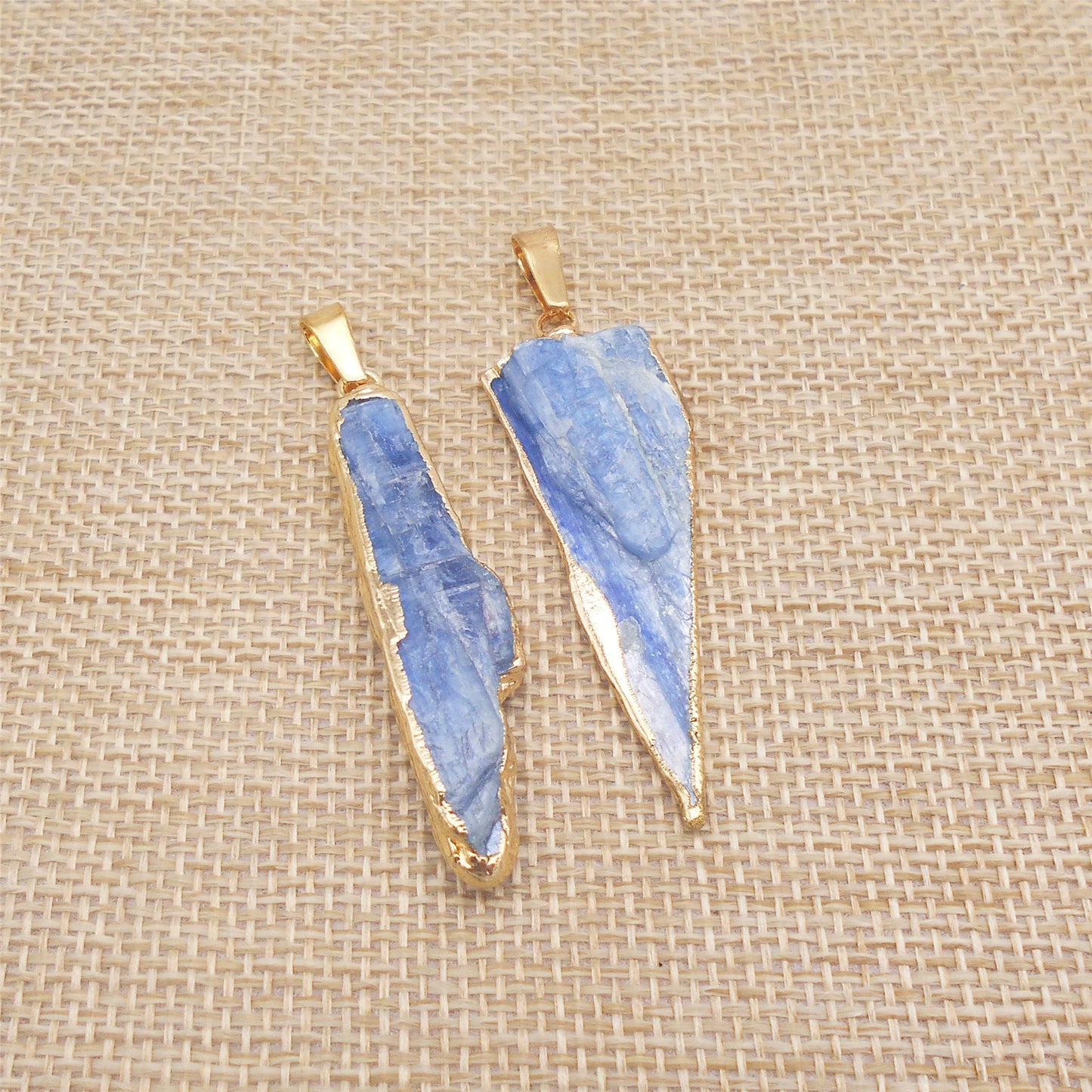 1 Piece Natural Blue Kyanite Stone Charm Gold Plated Irregular Raw Stone Pendant for Necklace Bracelet Making, Jewelry Crafts Decor