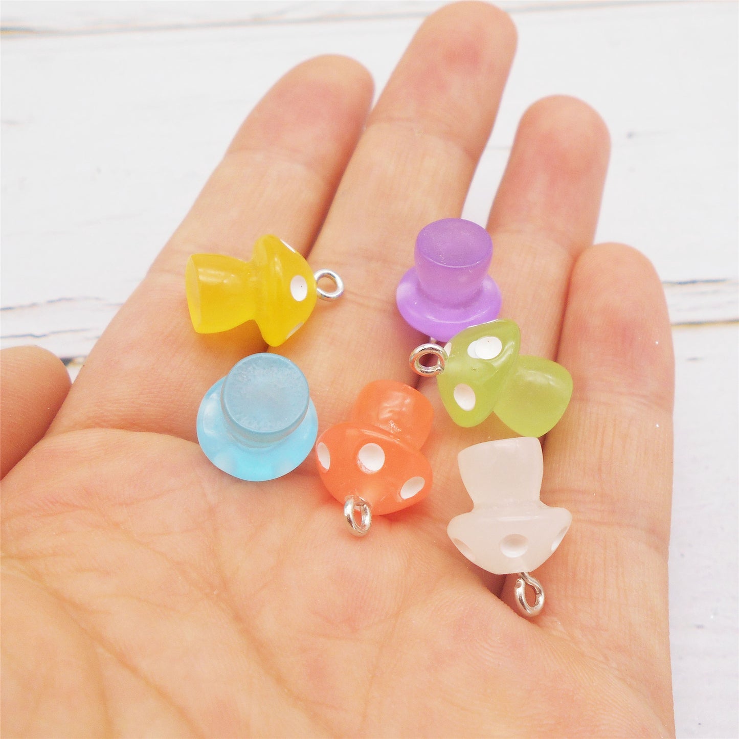 20Pcs Transparent Resin 3D Mushroom Charms 17x12mm Glow in The Dark Design Pendant for Earrings Jewelry Making DIY Crafts Decor