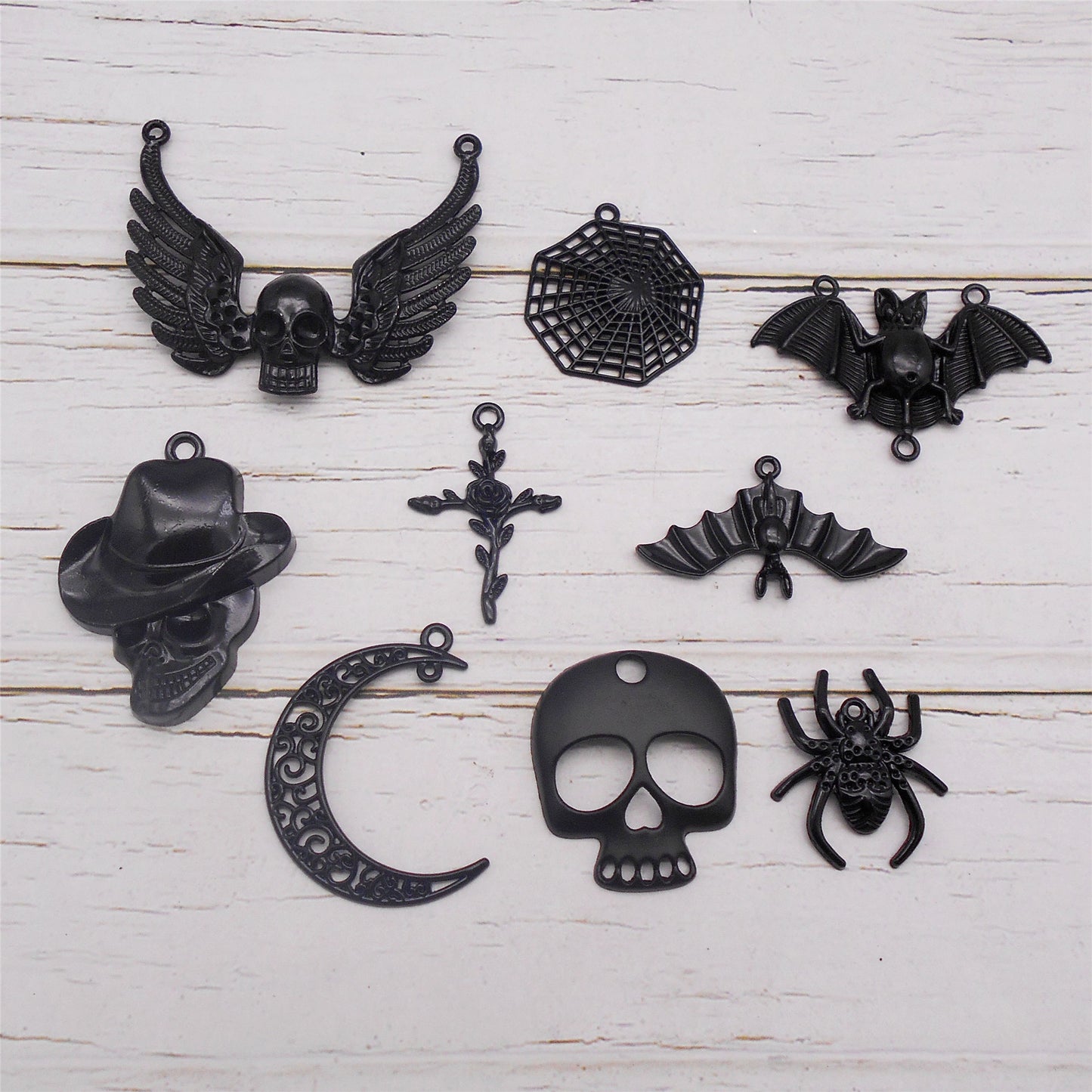 6Pcs Electroplating Halloween Charm Black Alloy Moon Bat Skull Pendant for Necklace Jewelry Making DIY Crafts Decor