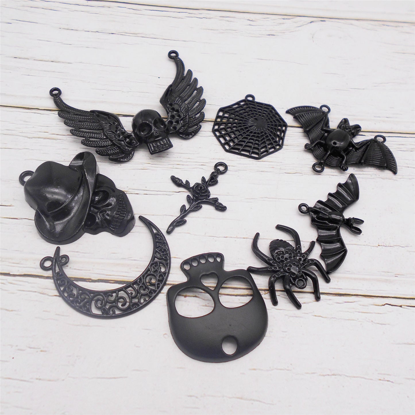 6Pcs Electroplating Halloween Charm Black Alloy Moon Bat Skull Pendant for Necklace Jewelry Making DIY Crafts Decor