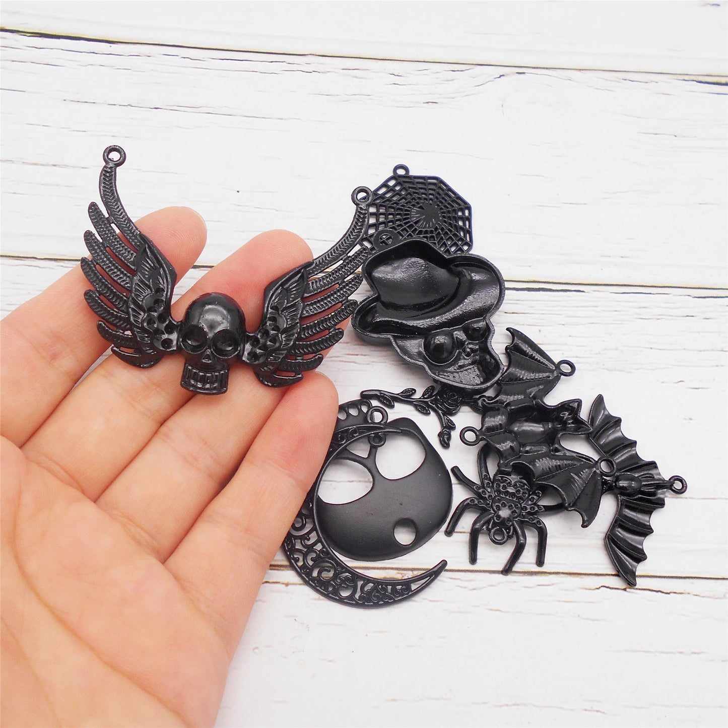 6Pcs Electroplating Halloween Charm Black Alloy Moon Bat Skull Pendant for Necklace Jewelry Making DIY Crafts Decor