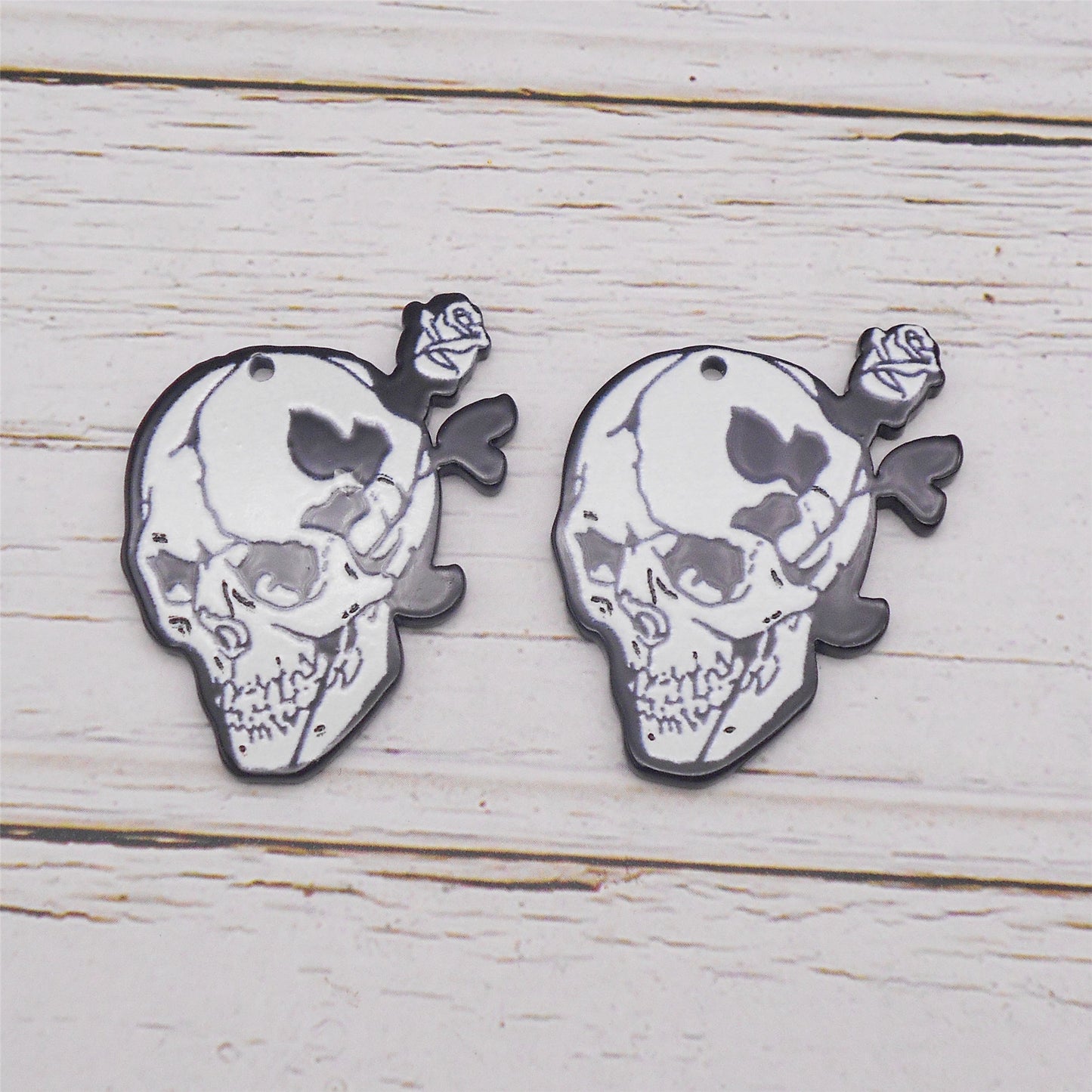 6PCS 40x33mm Dark Romantic Skull & Rose Charms Acrylic Halloween Theme Pendant for Necklace Bracelet Earrings Making Keychain Decoration