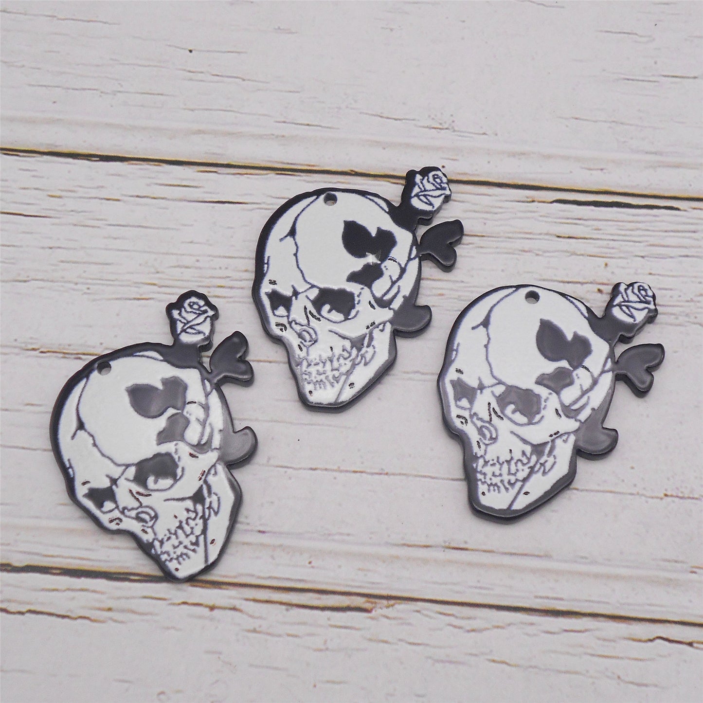 6PCS 40x33mm Dark Romantic Skull & Rose Charms Acrylic Halloween Theme Pendant for Necklace Bracelet Earrings Making Keychain Decoration