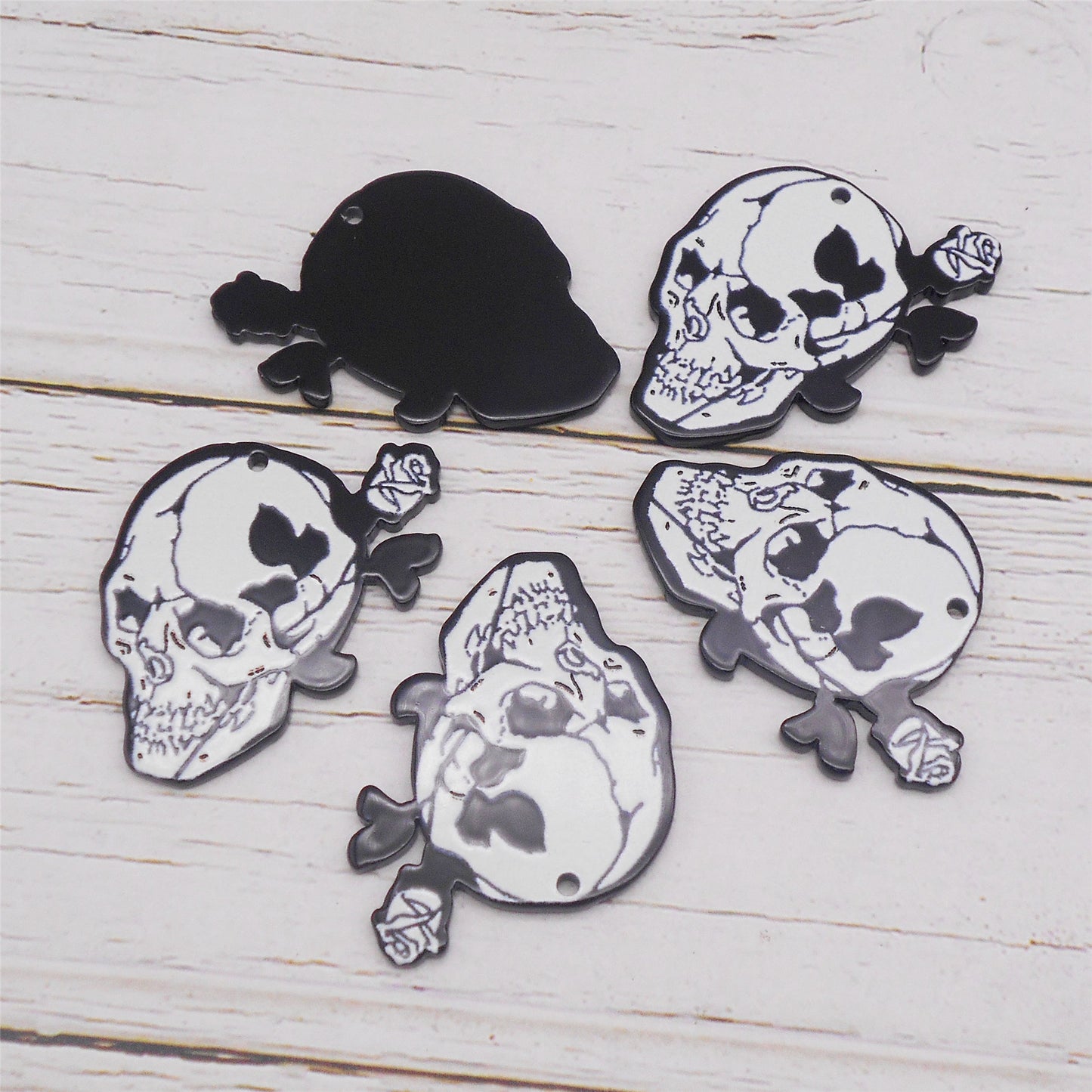 6PCS 40x33mm Dark Romantic Skull & Rose Charms Acrylic Halloween Theme Pendant for Necklace Bracelet Earrings Making Keychain Decoration