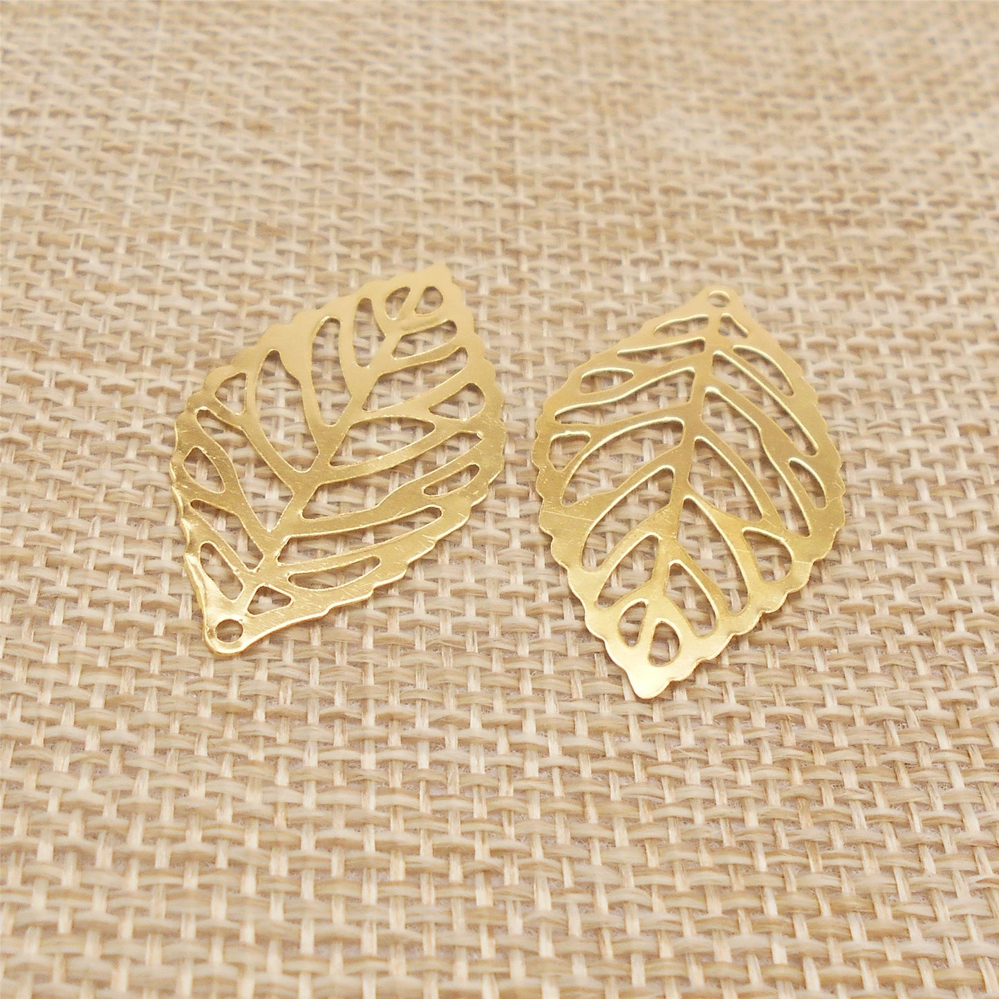 The Mythical Norse Golden Leaf Charms, 50pcs/Pack 35x20mm Iron Material Openwork Leaves Pendant for Necklace Bracelet Earring Accessories DIY Crafts Supplies
