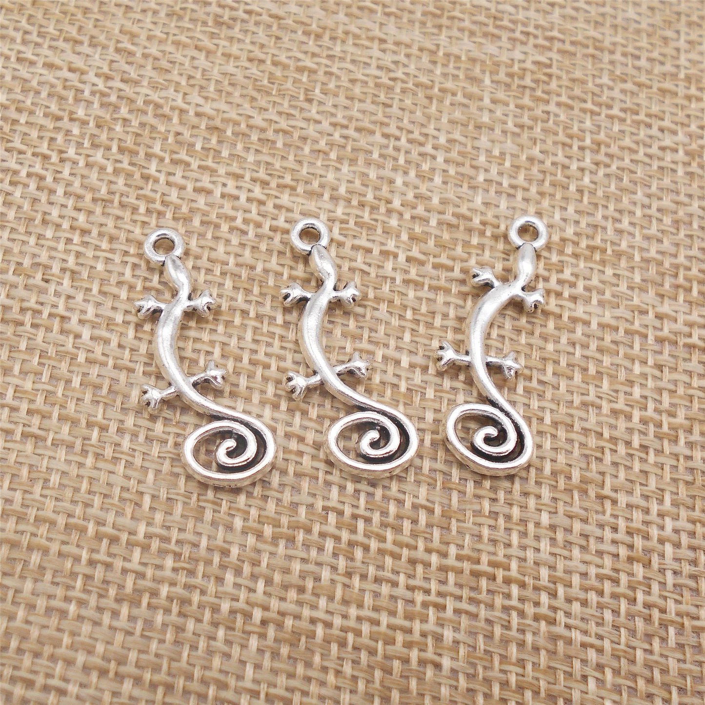 21PCS 29x11mm Antique Silver Gecko Charms Metal Desert Lizard Pendants for DIY Jewelry Supplies Personalized Necklace Earrings Making