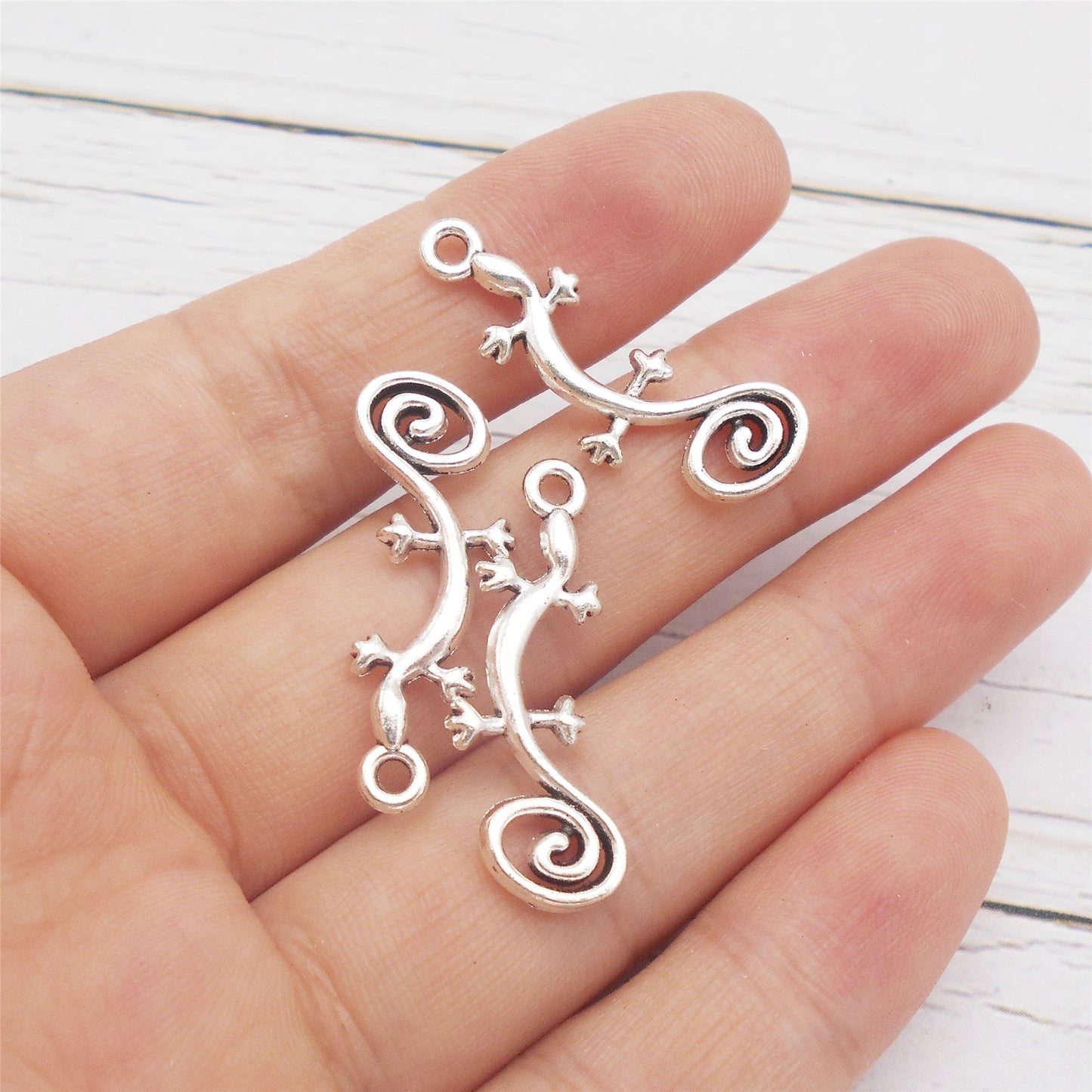 21PCS 29x11mm Antique Silver Gecko Charms Metal Desert Lizard Pendants for DIY Jewelry Supplies Personalized Necklace Earrings Making