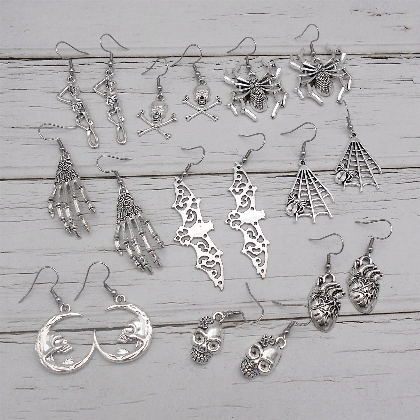 1 Pair Antique Silver Color Halloween Dangle Earrings Moon Bat Skull Designed Alloy Hook Ear Women Hypoallergenic Earring Jewelry for Daily Use & Festival Gifts