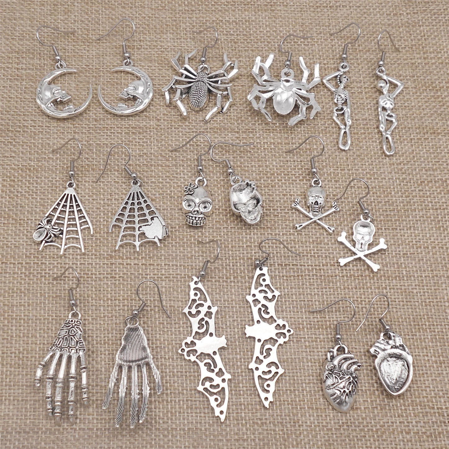 1 Pair Antique Silver Color Halloween Dangle Earrings Moon Bat Skull Designed Alloy Hook Ear Women Hypoallergenic Earring Jewelry for Daily Use & Festival Gifts
