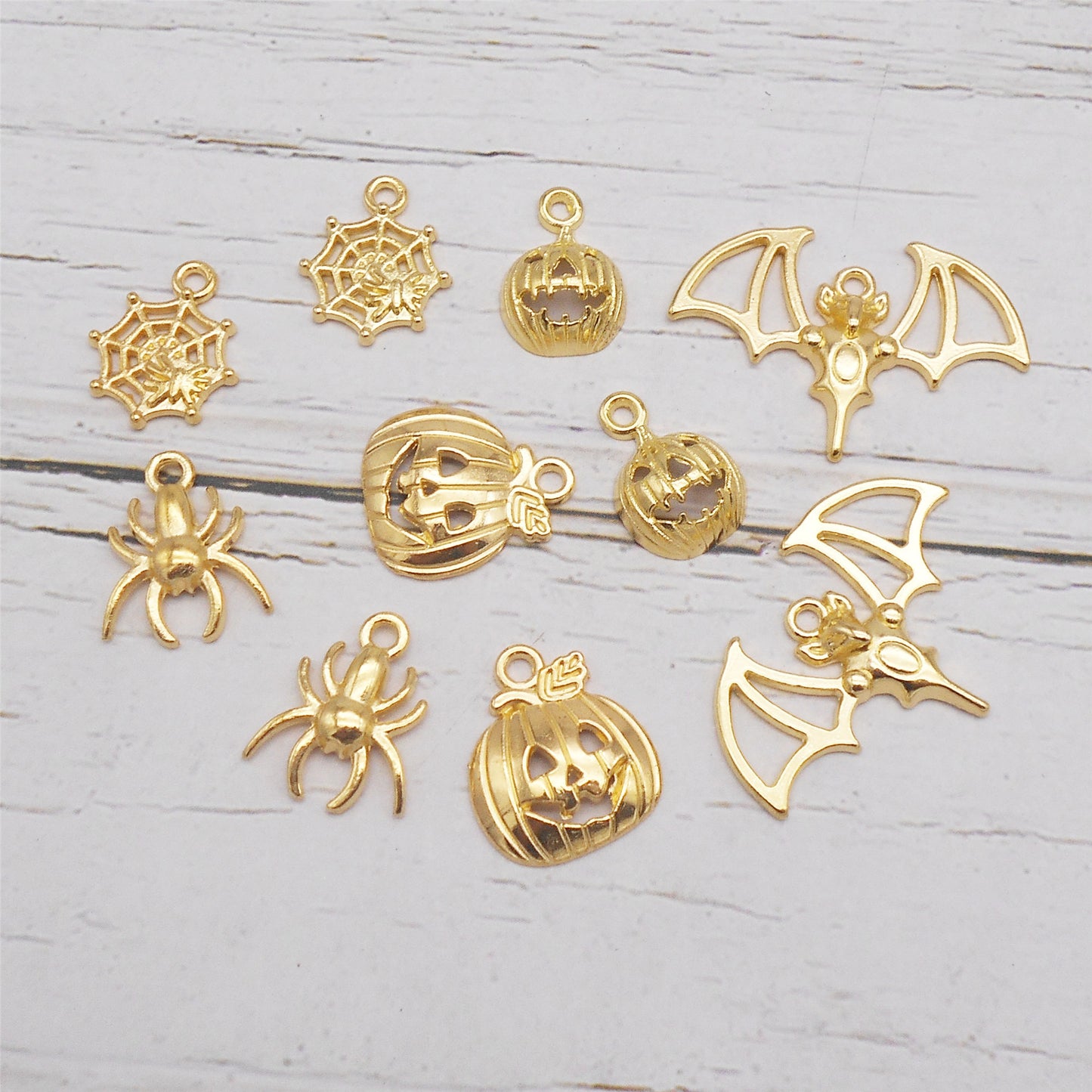 20PCS Quality Plated Golden Spider Bat Charms Metal Halloween Pumpkin Cobweb Pendant for Jewelry Making DIY Crafts Decor