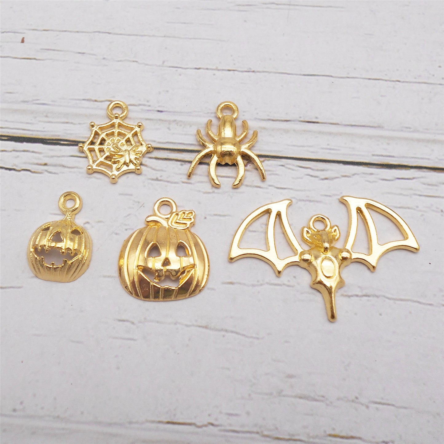 20PCS Quality Plated Golden Spider Bat Charms Metal Halloween Pumpkin Cobweb Pendant for Jewelry Making DIY Crafts Decor