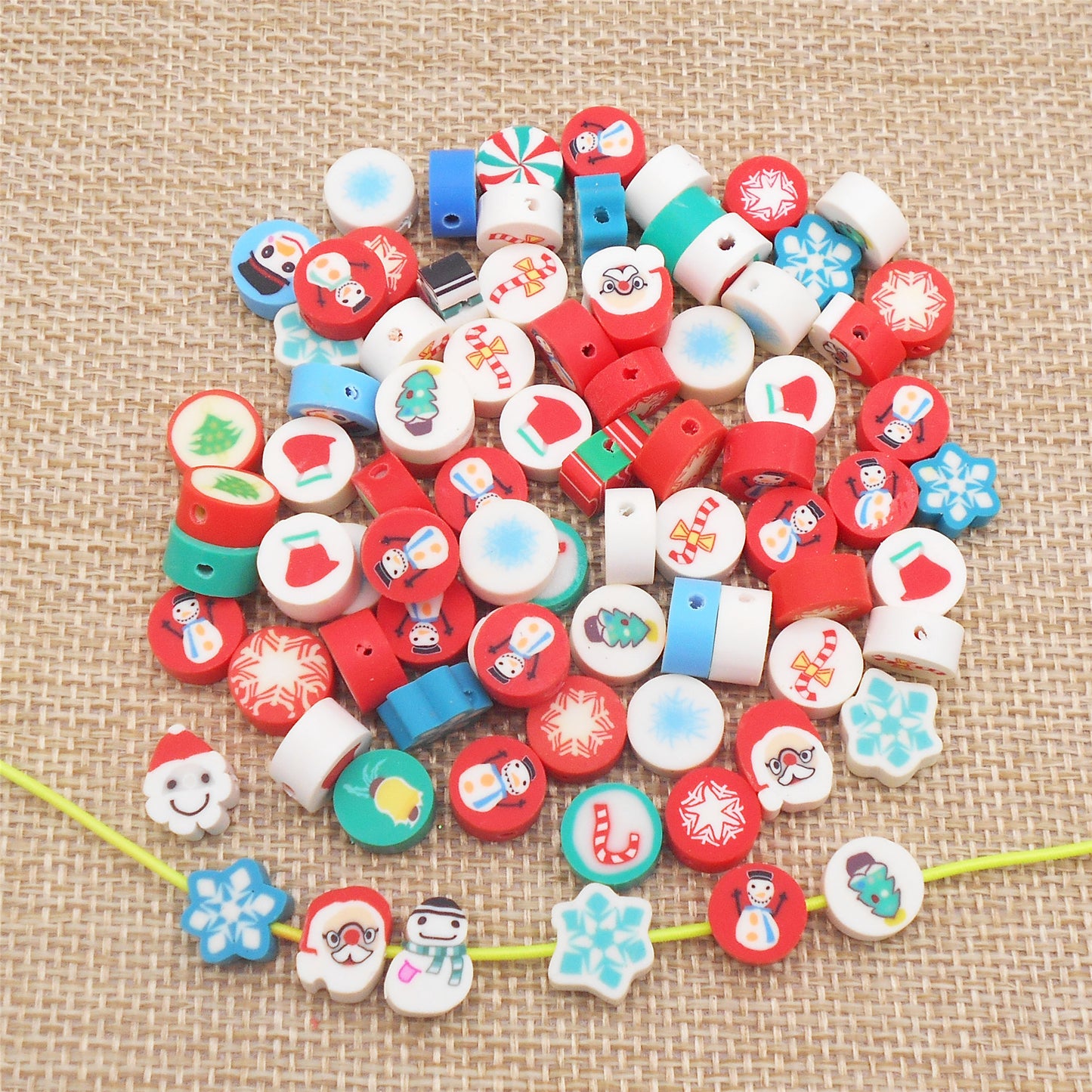 100Pcs 10mm Snowflake Snowman Pattern Beads Polymer Clay Christmas Series Spacer Beads for Jewelry Making Phone Chain Decor
