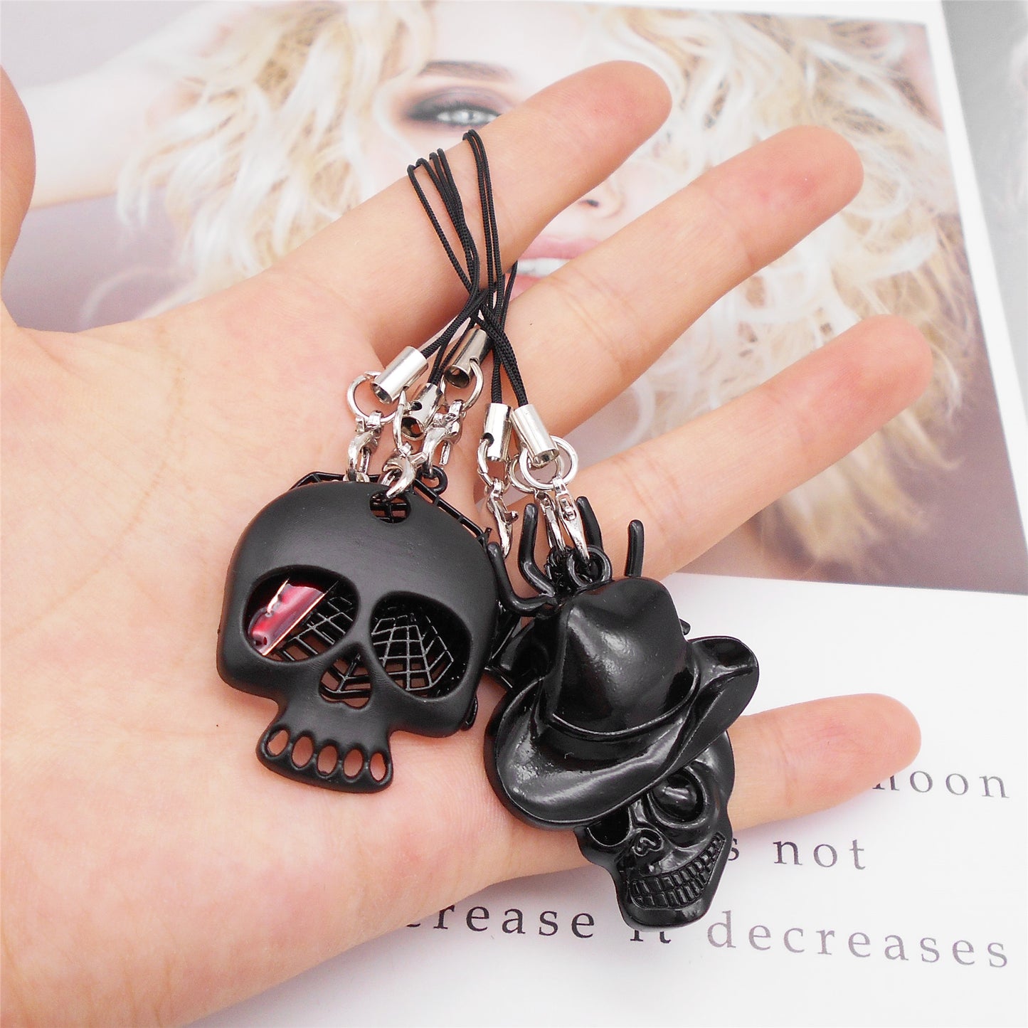 6pcs Gothic Skull Head Bat Spider Dangle Phone Chain Electroplated Alloy Charms Pendant Black for Phone Case Decor DIY Jewelry Crafts Supplies