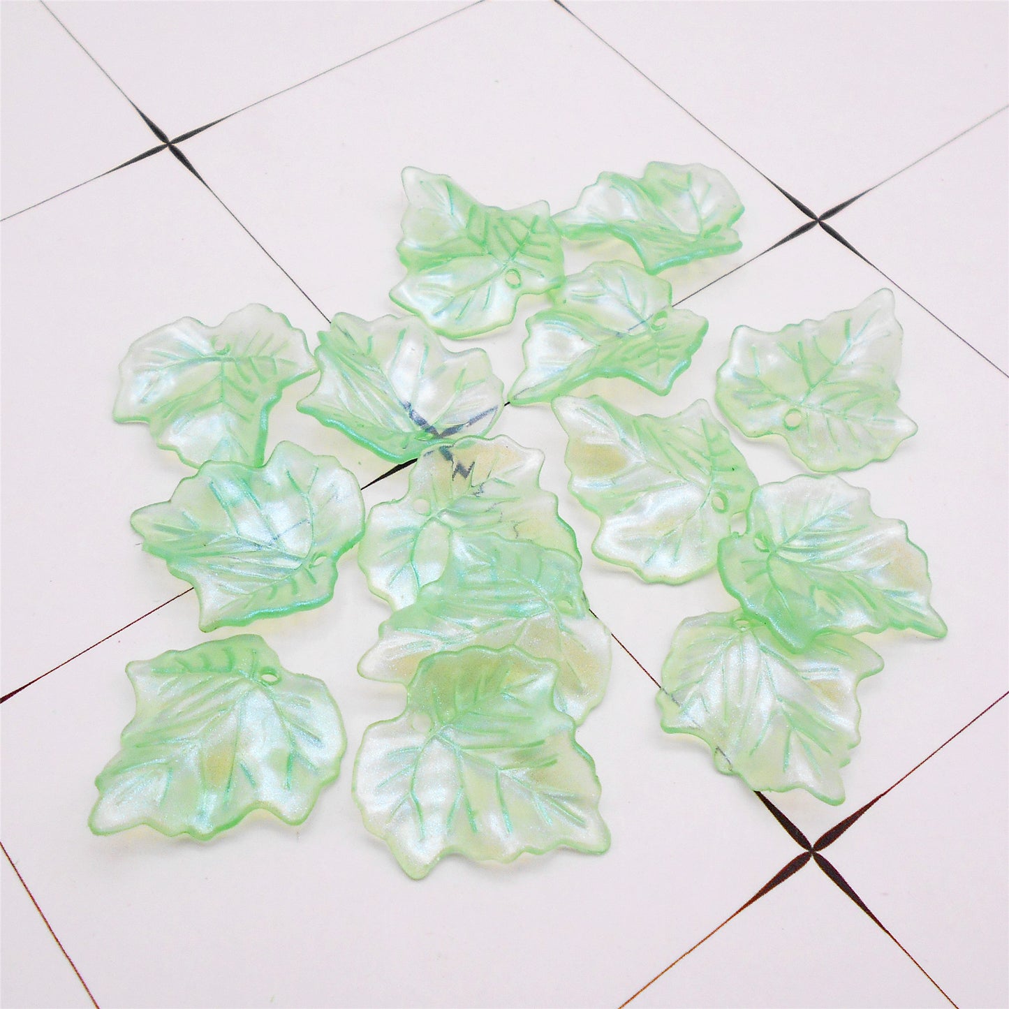 100Pcs Green Acrylic Leaf Charms Transparent Leaves Dangle for DIY Pendant Jewelry Making Phone Chain Crafts Decor