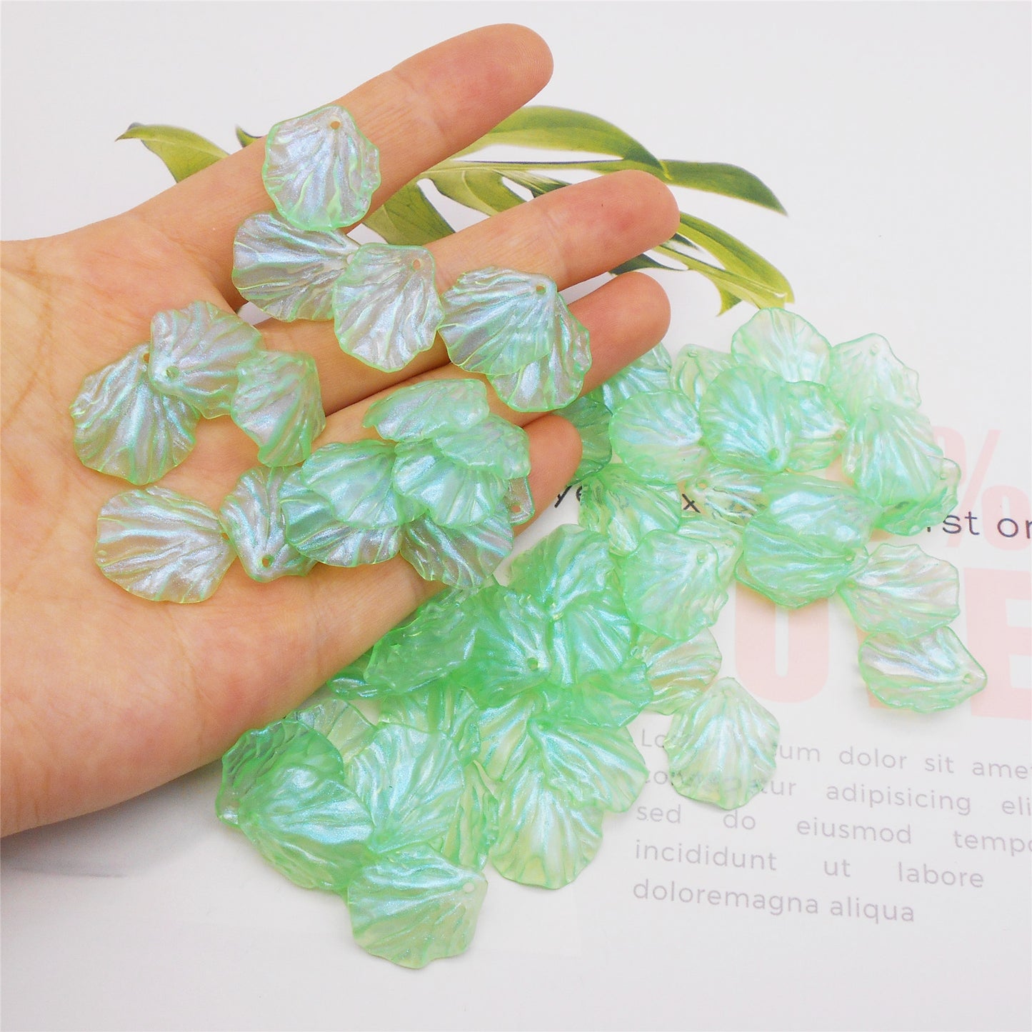 100Pcs Green Acrylic Leaf Charms Transparent Leaves Dangle for DIY Pendant Jewelry Making Phone Chain Crafts Decor