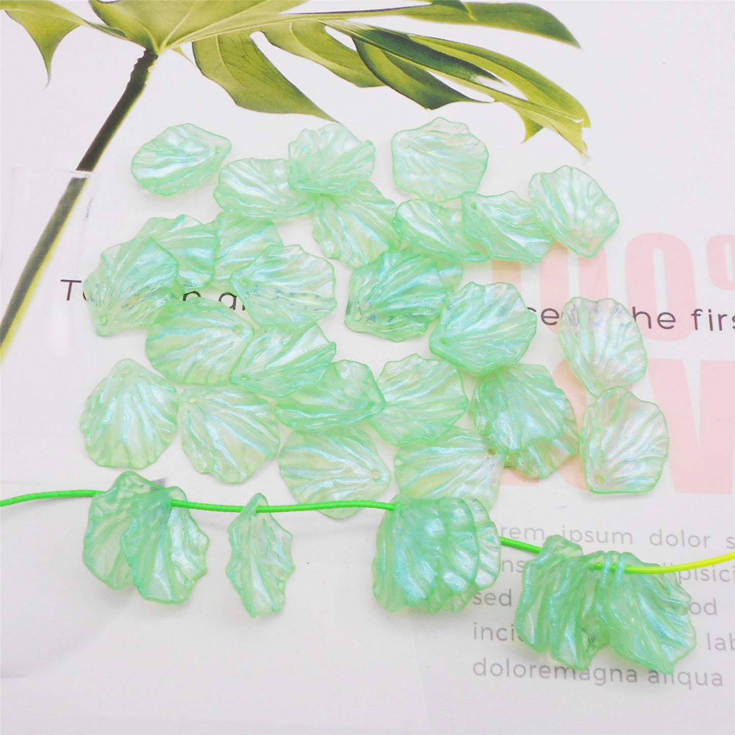 100Pcs Green Acrylic Leaf Charms Transparent Leaves Dangle for DIY Pendant Jewelry Making Phone Chain Crafts Decor