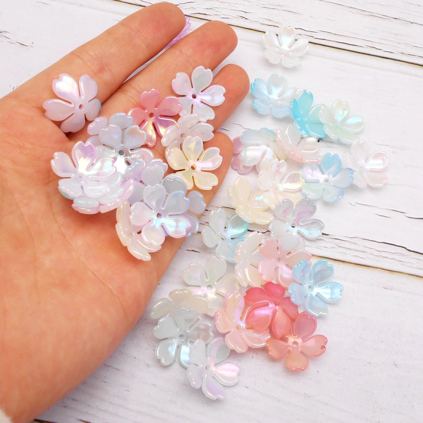 100Pcs Colorful Acrylic Flower Beads Cap DIY Jewelry Findings Bellflower Shaped Spacer Beads Charms Bracelets Supplies for Jewelry Making