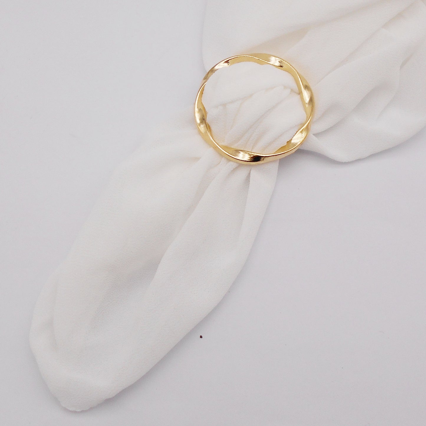 5Pcs Metal Alloy Scarf Clasp Imitation Pearl Round Silk Scarf Buckle Clips Heart Shaped Clasp Dress Hem Weight Clips Decorative Clothing Accessories