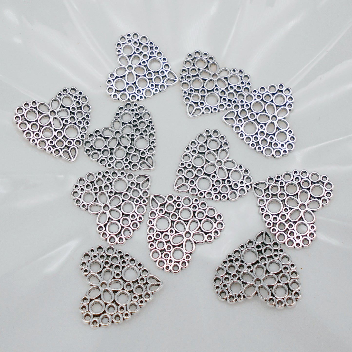 10Pcs 23x24mm Openwork Heart Charms Metal Love Heart Pendants Retro Silver Necklace Bracelet Charms Jewelry Making Accessories DIY Crafts Decor