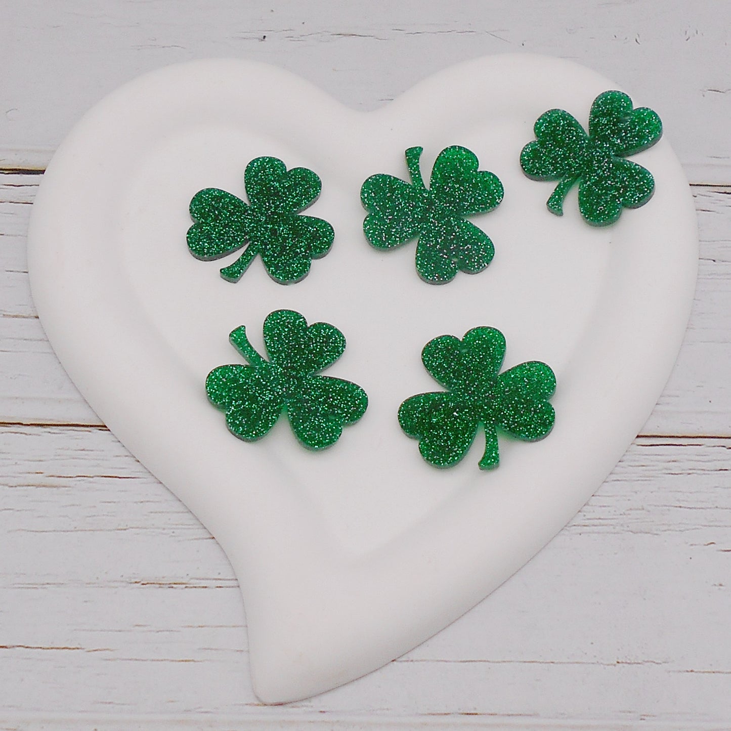 30pcs Three Leaf Clover Acrylic Shamrock St. Patrick's Day Green Pendant for Jewelry Necklace Bracelet Earring Making Keychain Bookmark DIY Craft Findings