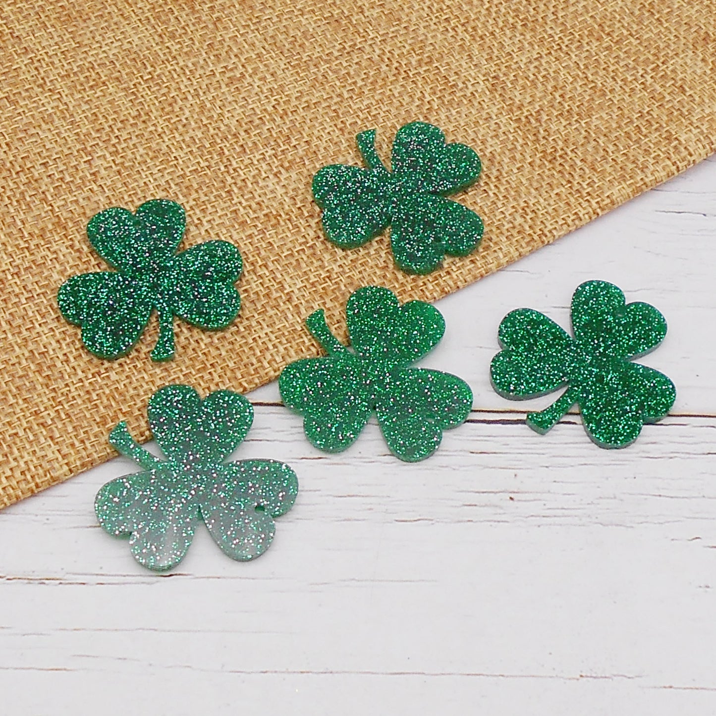 30pcs Three Leaf Clover Acrylic Shamrock St. Patrick's Day Green Pendant for Jewelry Necklace Bracelet Earring Making Keychain Bookmark DIY Craft Findings