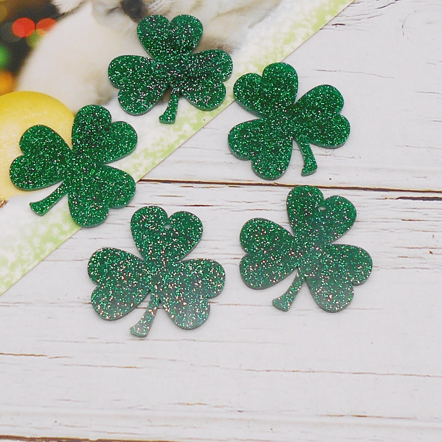 30pcs Three Leaf Clover Acrylic Shamrock St. Patrick's Day Green Pendant for Jewelry Necklace Bracelet Earring Making Keychain Bookmark DIY Craft Findings