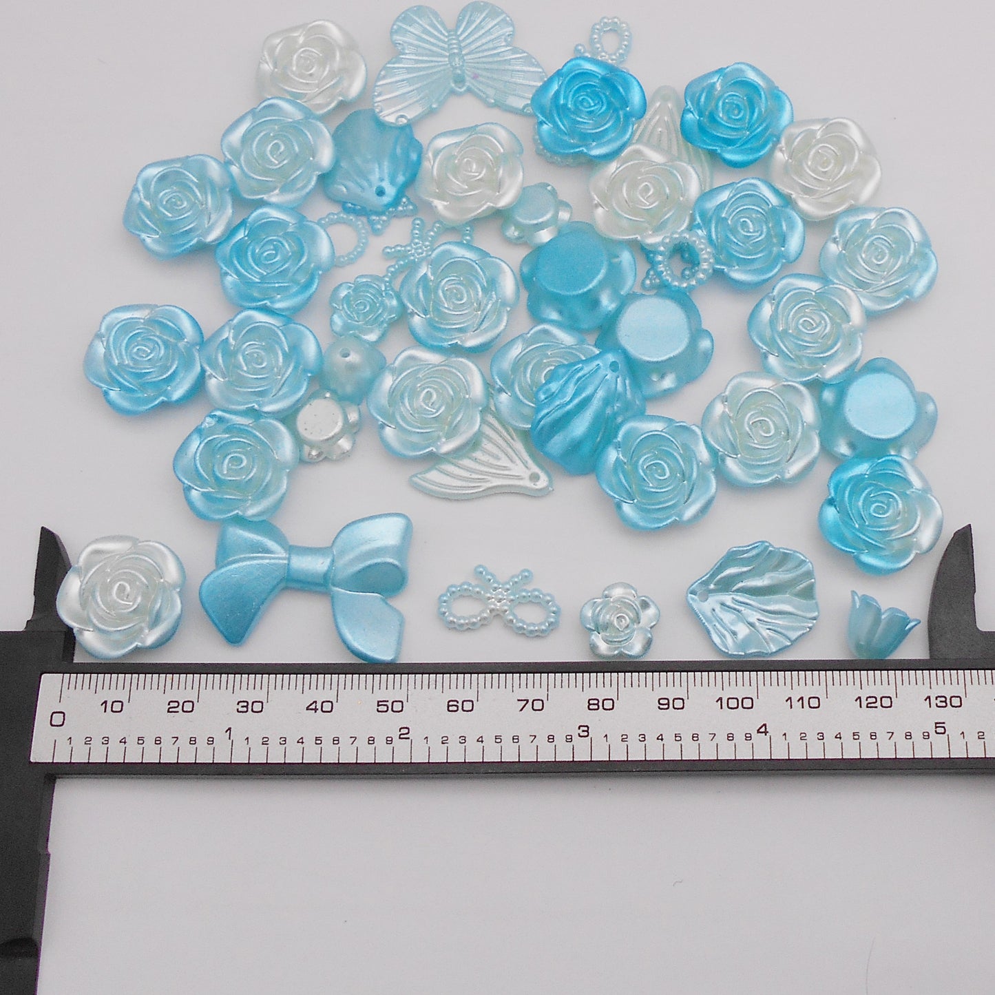 Randomly send mixed plastic beads 500g Flower Rose Beads Butterfly Bow Charms Pendant Mixed