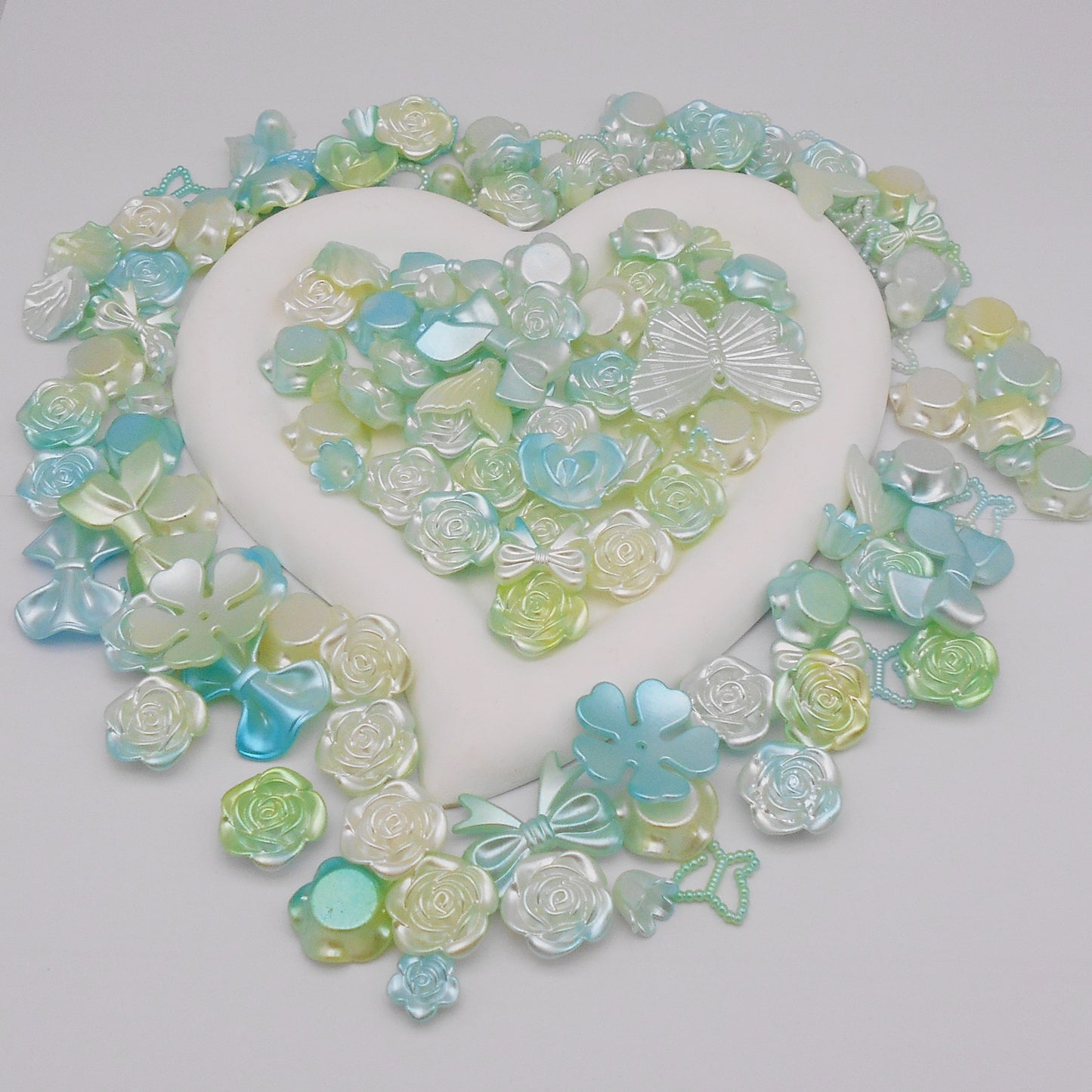 Randomly send mixed plastic beads 500g Flower Rose Beads Butterfly Bow Charms Pendant Mixed