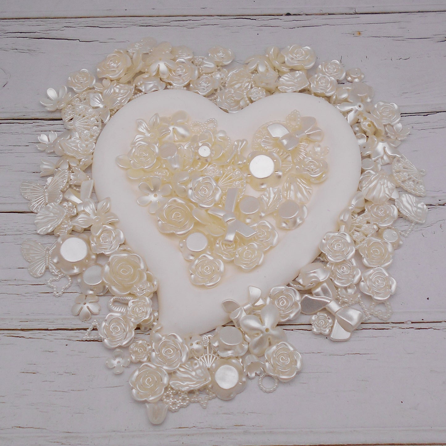 Randomly send mixed plastic beads 500g Flower Rose Beads Butterfly Bow Charms Pendant Mixed