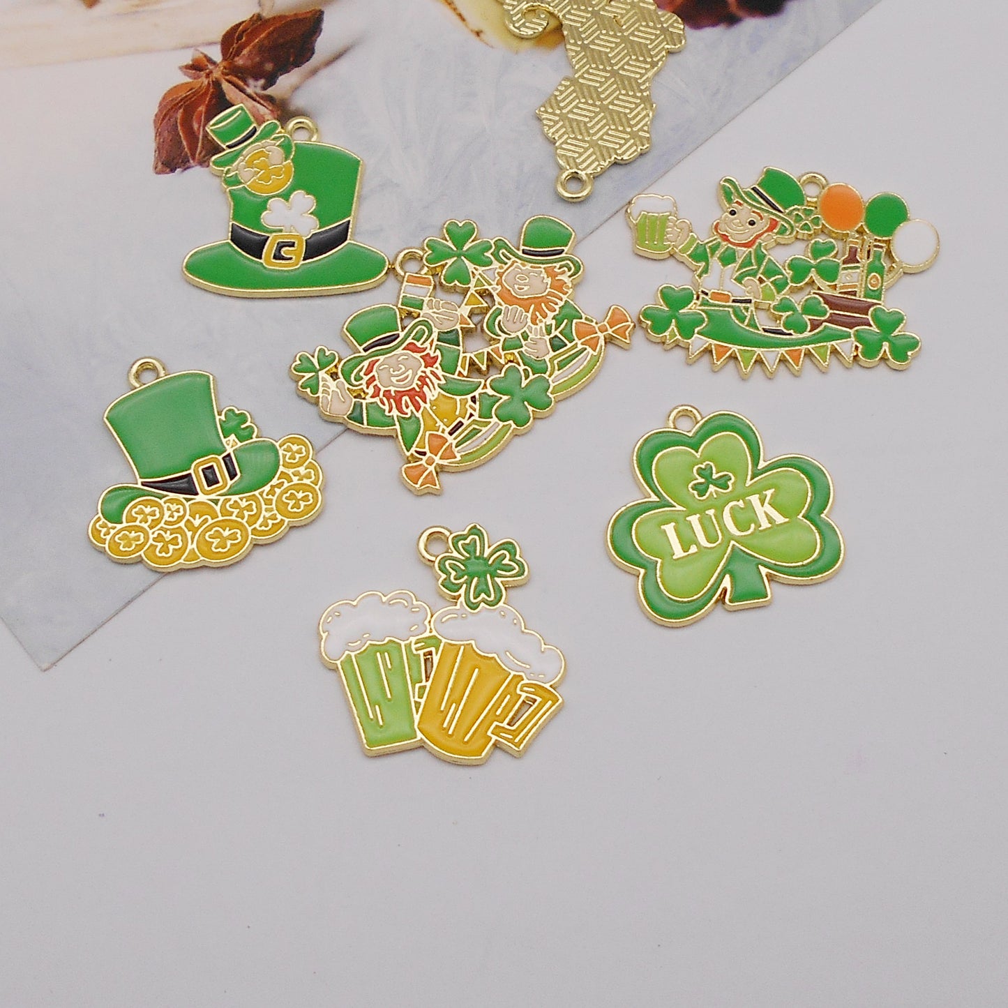21pcs Enamel Charms Alloy Shamrock St. Patrick's Day Pendant for Jewelry Necklace Bracelet Earring Making Keychain Bookmark DIY Craft Findings
