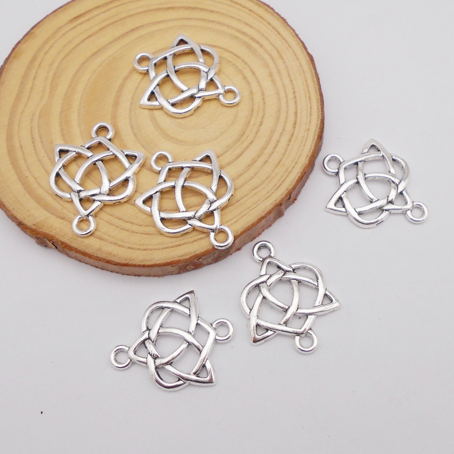 Antique Silver Alloy Chinese Knot Celtic Knot Celtic Knot Flower Link Pendant 30pcs/pack Size 2.5*1.9cm