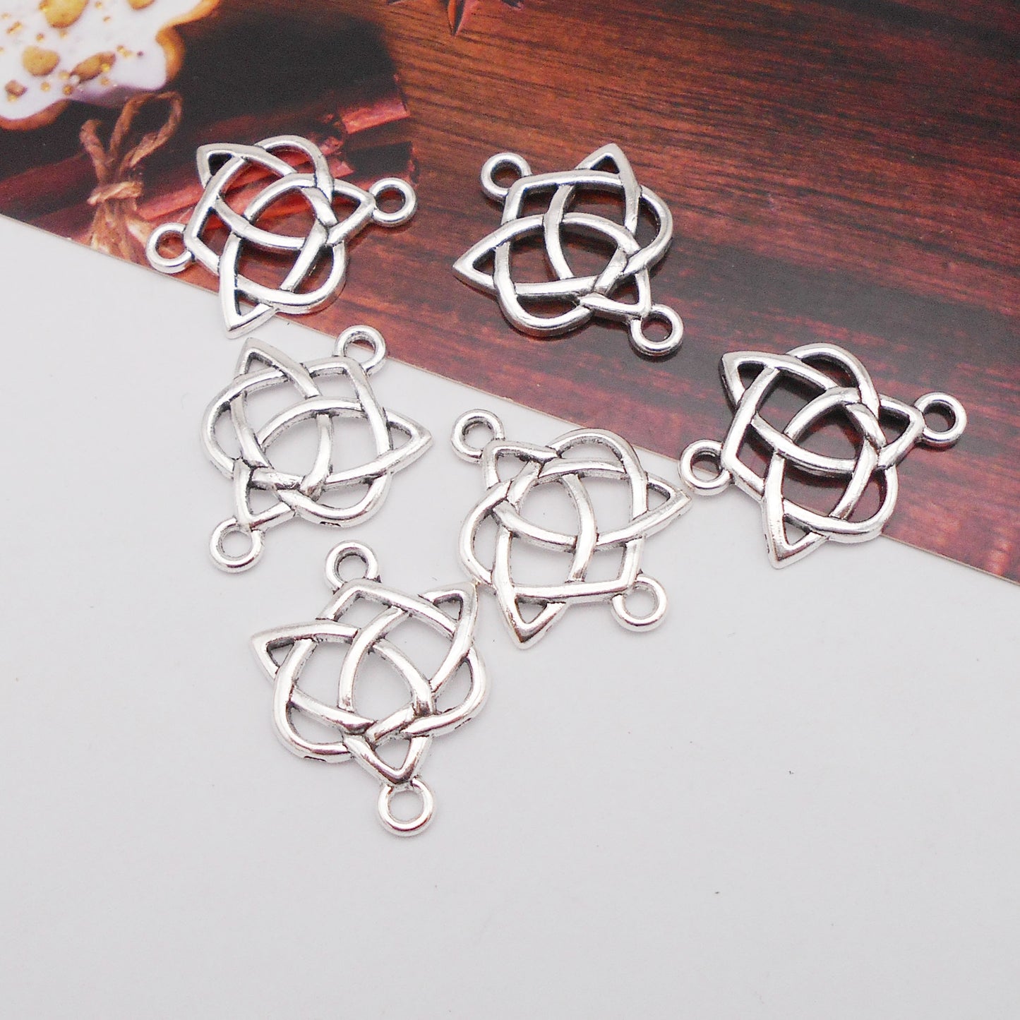 Antique Silver Alloy Chinese Knot Celtic Knot Celtic Knot Flower Link Pendant 30pcs/pack Size 2.5*1.9cm
