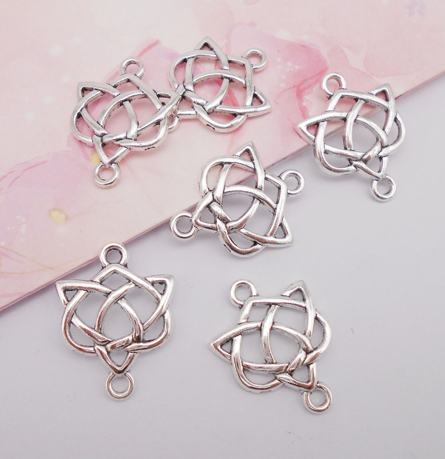 Antique Silver Alloy Chinese Knot Celtic Knot Celtic Knot Flower Link Pendant 30pcs/pack Size 2.5*1.9cm