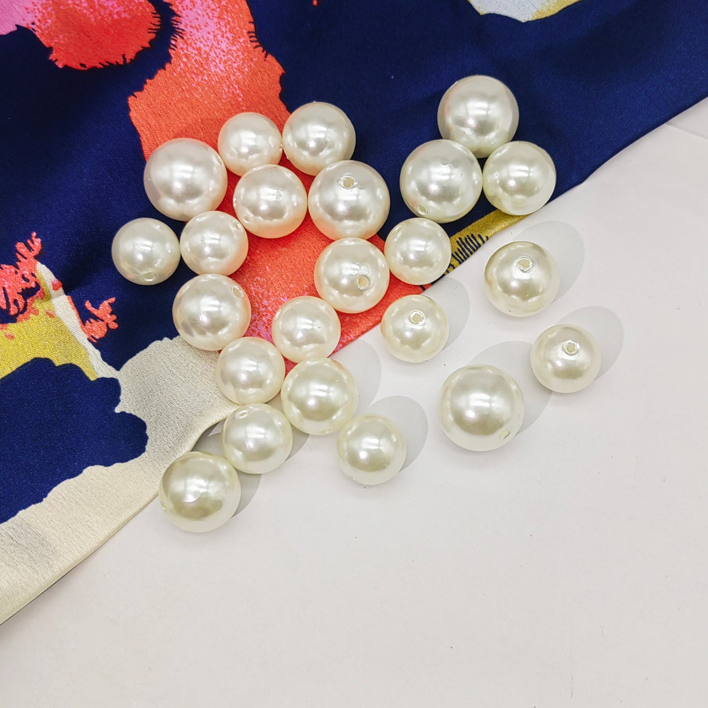 Large Size Beige Pearls Beads,Plastic Faux Pearl with Hole,Loose Spacer Beads for Jewelry Making,Bracelets Necklaces Earrings DIY Accessory,Crafts Vase Filler Decoration