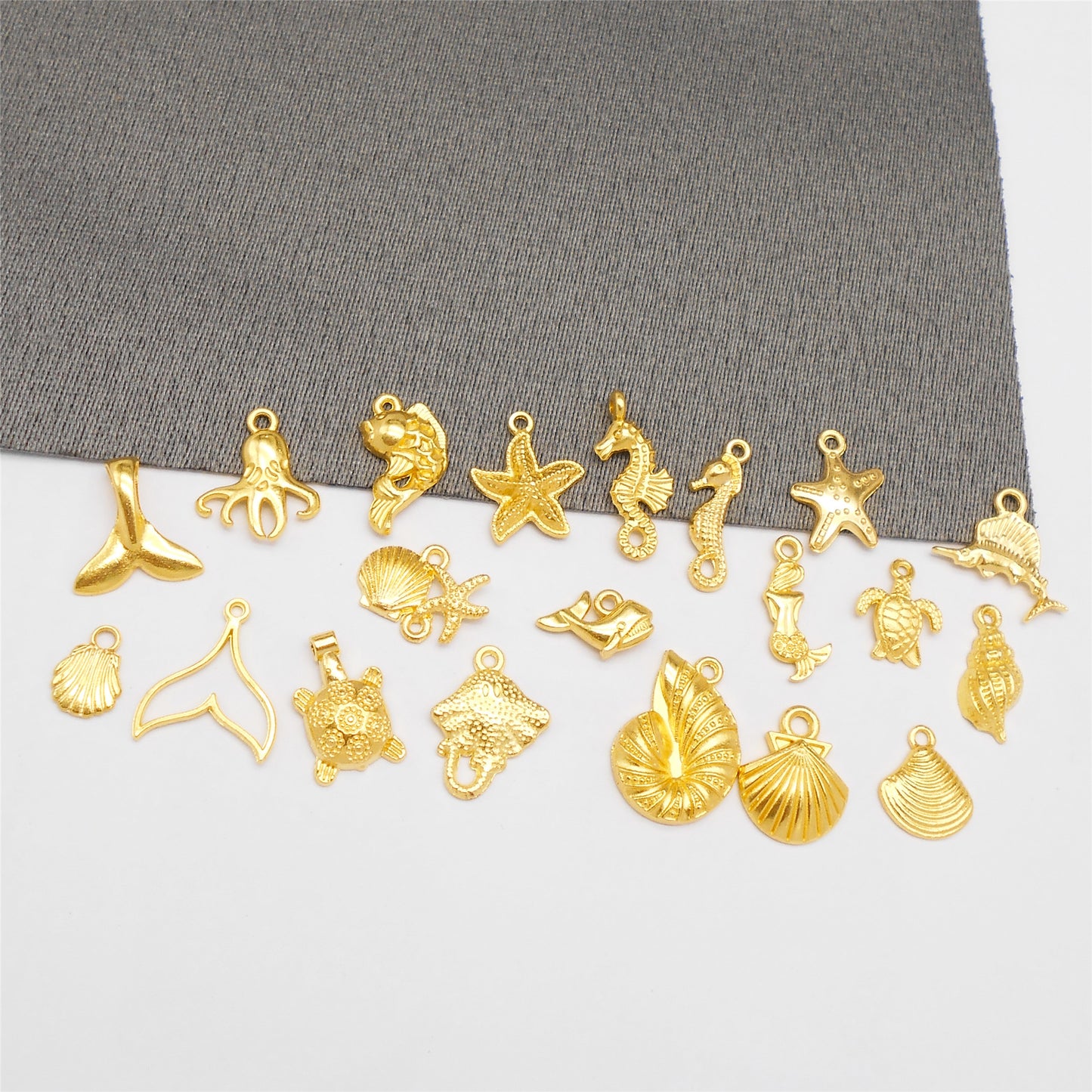 200PCS Gold Sea Animal Charms Assortment Starfish Shells Bulk Ocean Pendants Mermaid Tail Fish for Summer Beach Jewelry Necklace Bracelet Making DIY Crafts