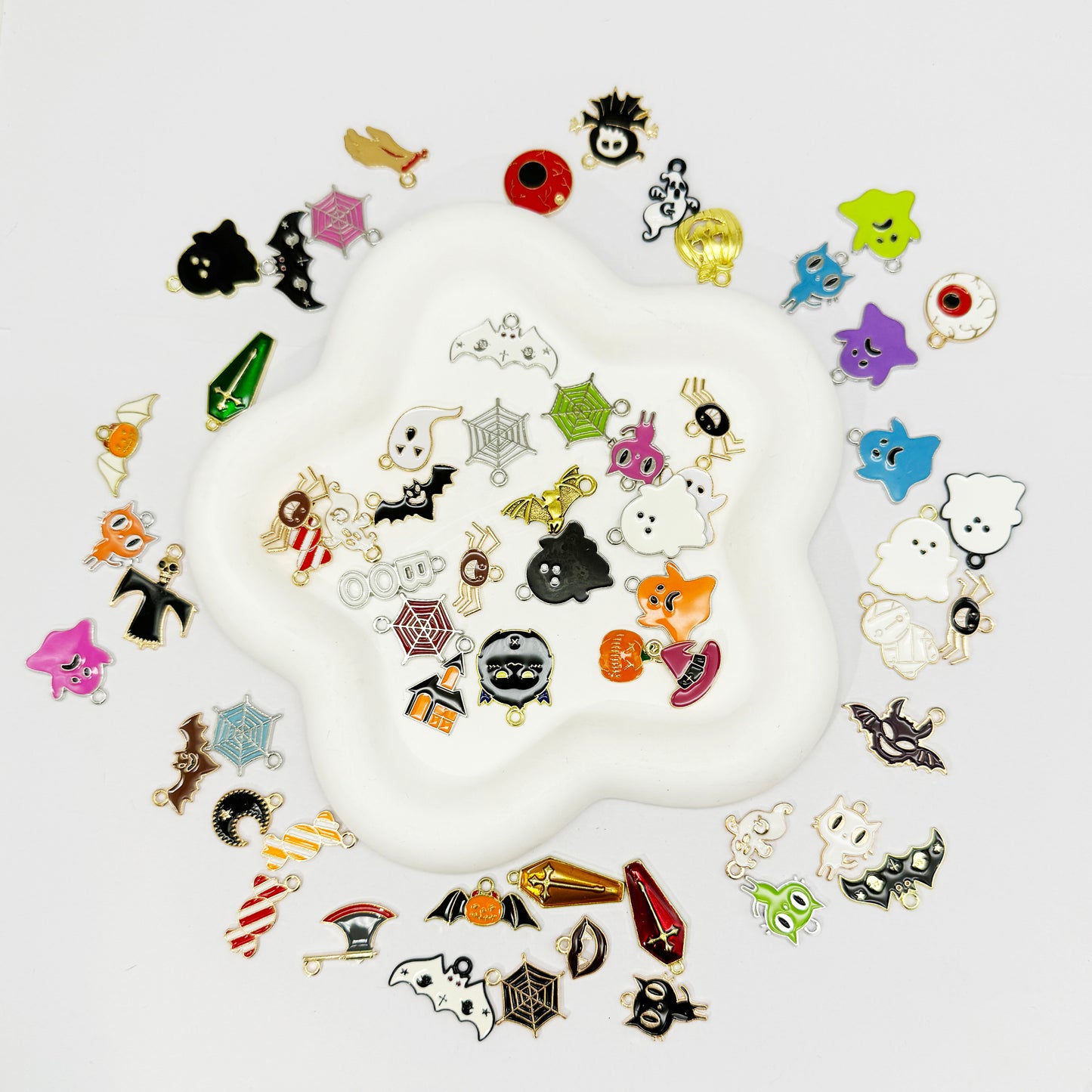50PCS Mixed Halloween Theme Alloy Charms Enamel Ghosts Bats Cats Pendants for Party Decor Festival Gifts Jewelry Making Accessories