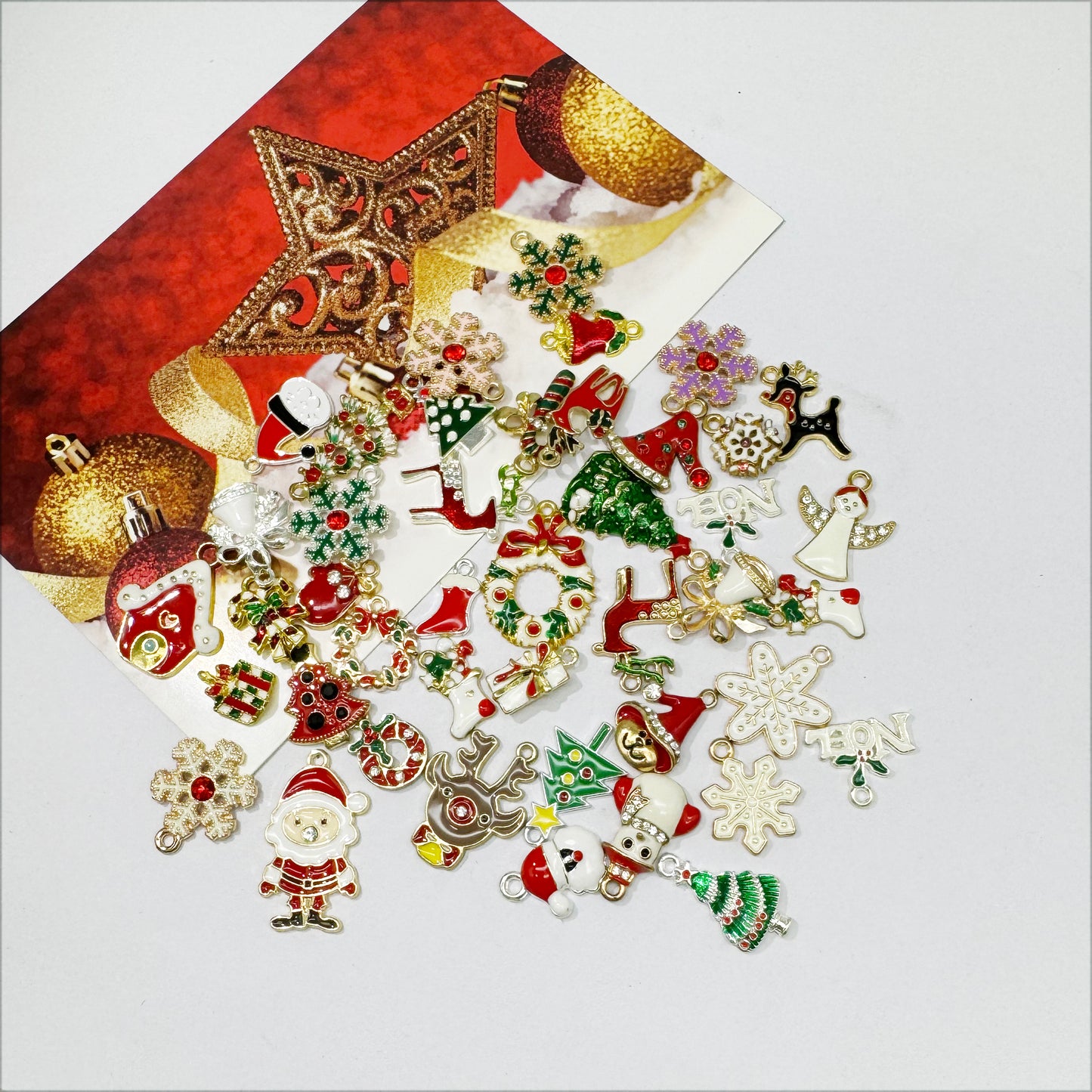 60PCS Mixed Christmas Charm Alloy Enamel Pendants for Necklace Earring Bracelet Jewelry Making Holiday Decoration Craft DIY